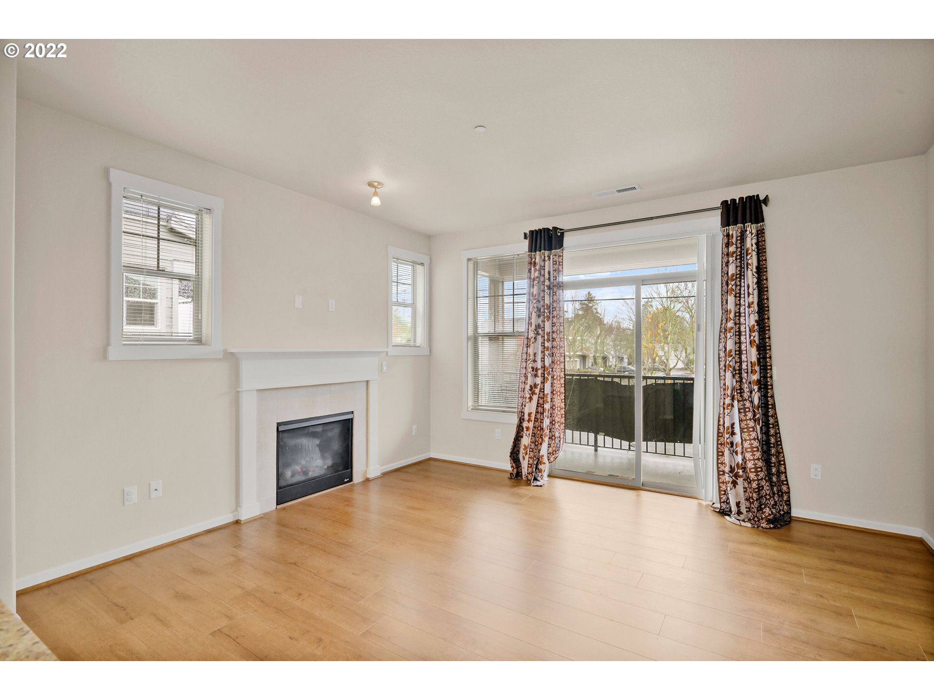 Photo #5: 22300390 Listing 