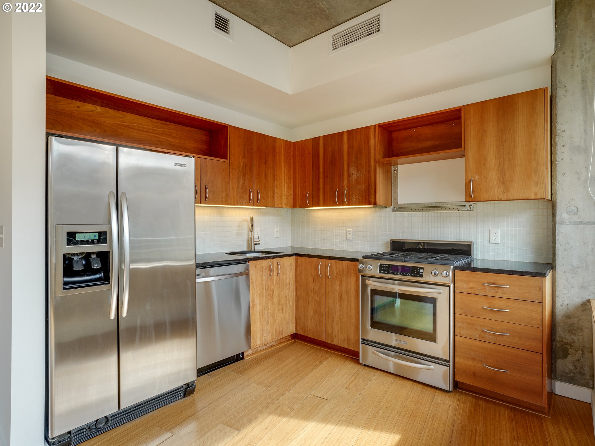 Photo #5: 22306266 Listing 