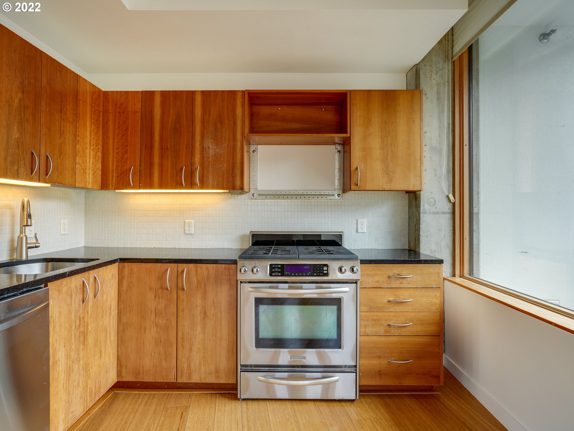Photo #6: 22306266 Listing 