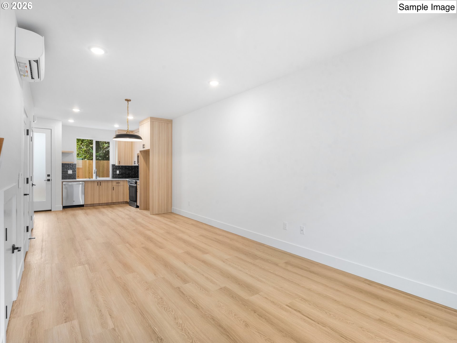 Photo #4: 223120996 Listing: Photo #4