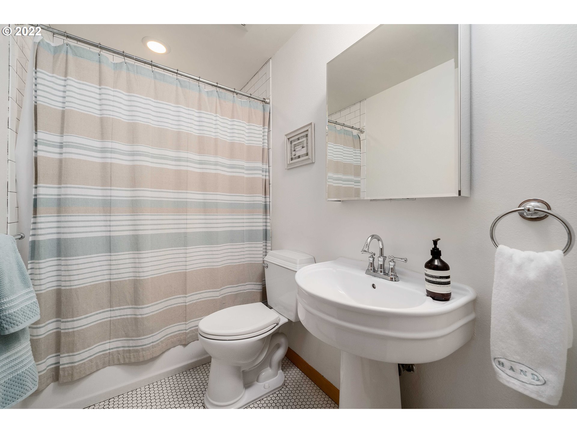 Photo #4: 22314369 Listing 