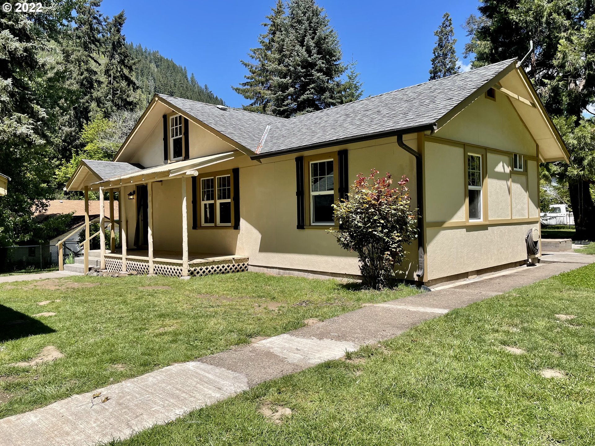 Quiet and peaceful small town living! Rare vintage home with private backyard creek on almost half an acre!  Quiet neighborhood provides access to endless outdoor activities. Minutes to Oakridge and shopping, Aufderheide Bi-way and incredible Mt.Bike trails. Enjoy the beauty of nature in your cozy cottage home with fireplace. This special property will go fast!