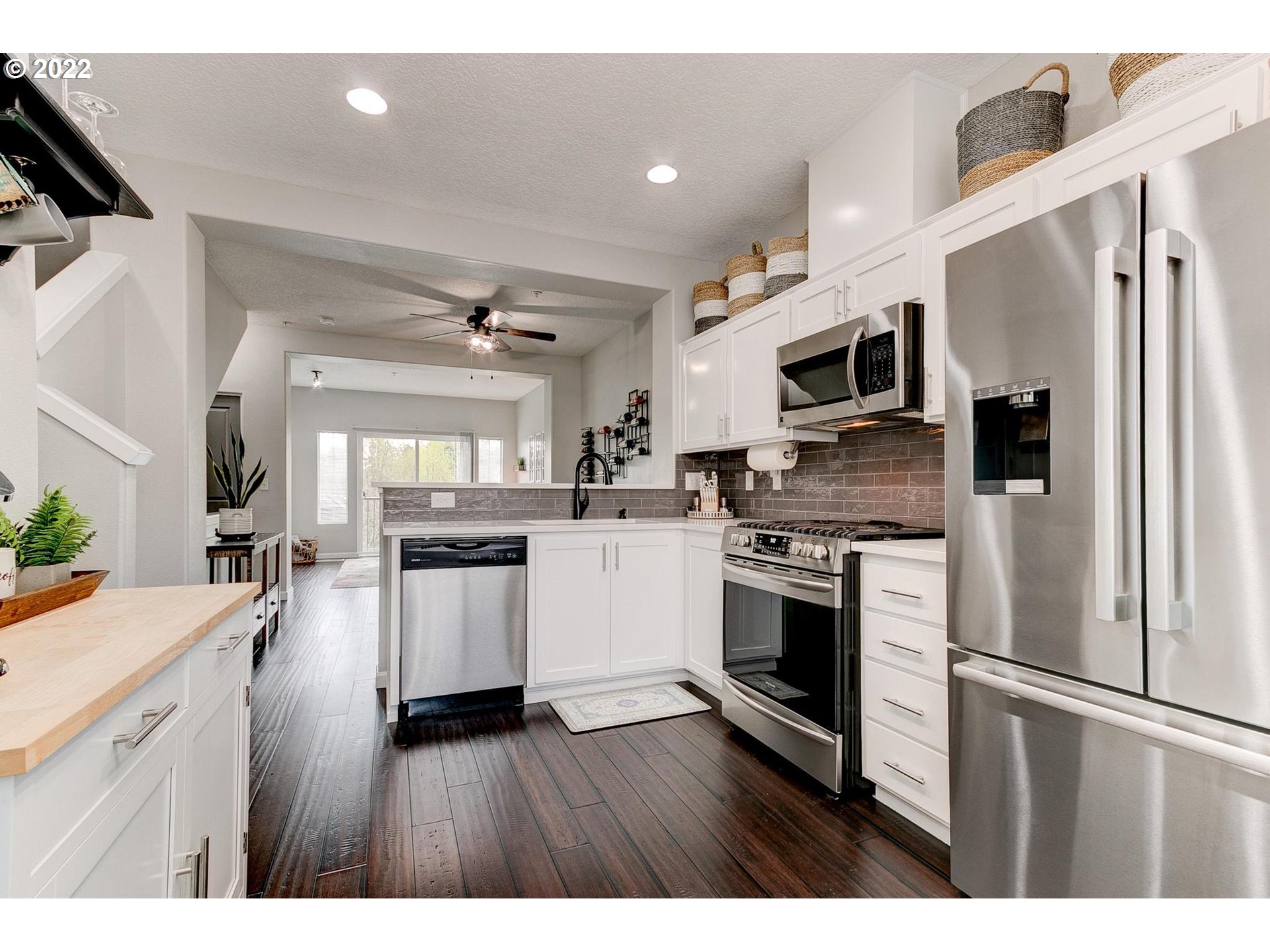 Photo #8: 22322617 Listing 