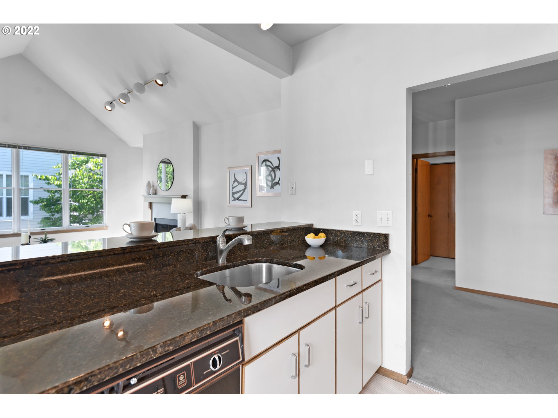 Photo #3: 22324638 Listing 