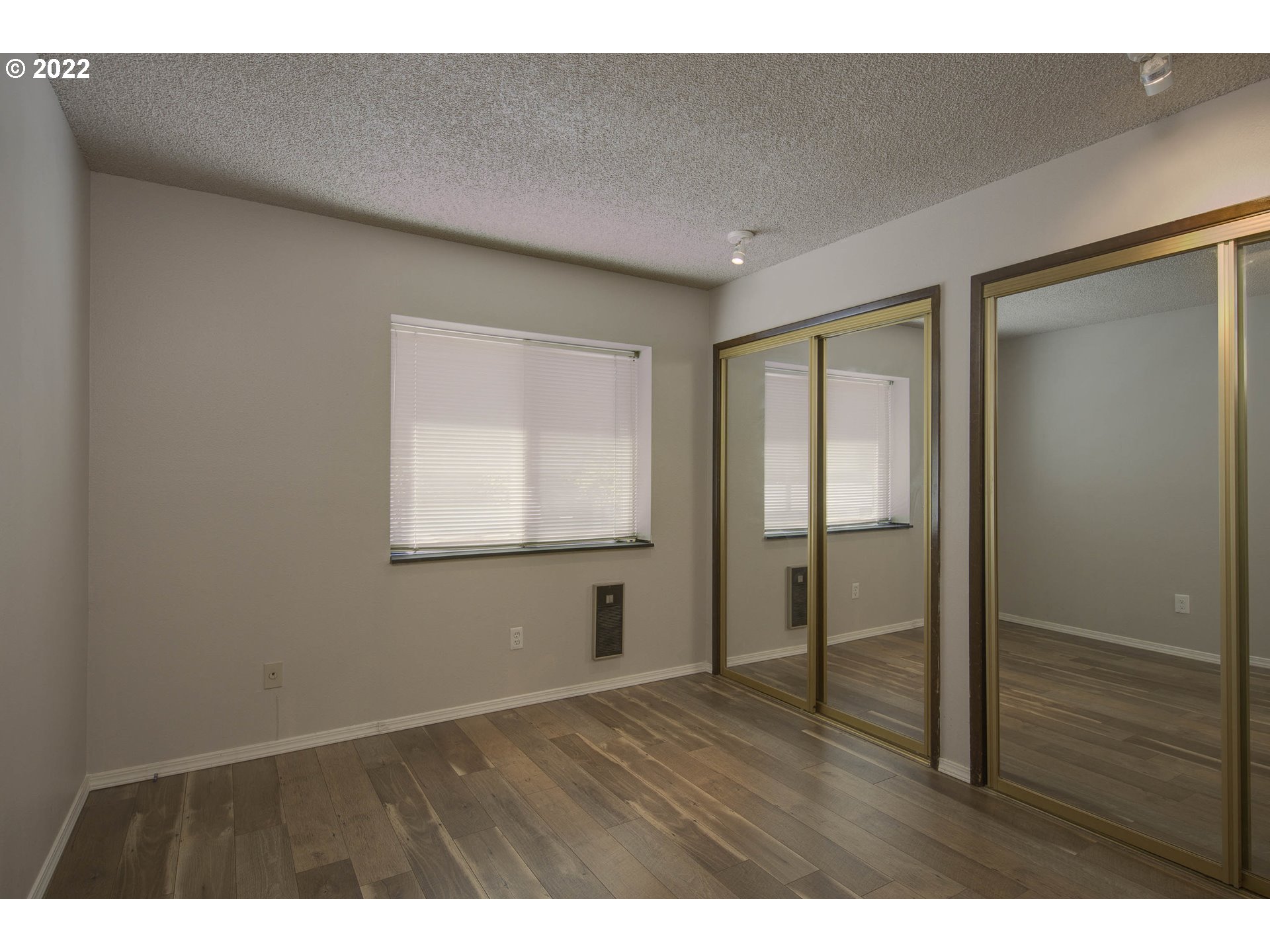 Photo #4: 22330136 Listing 