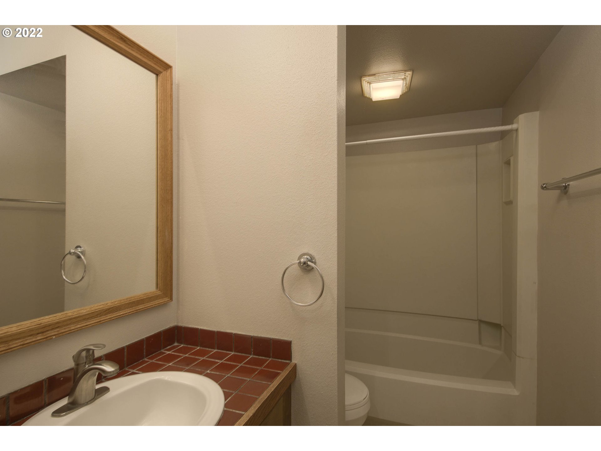 Photo #5: 22330136 Listing 