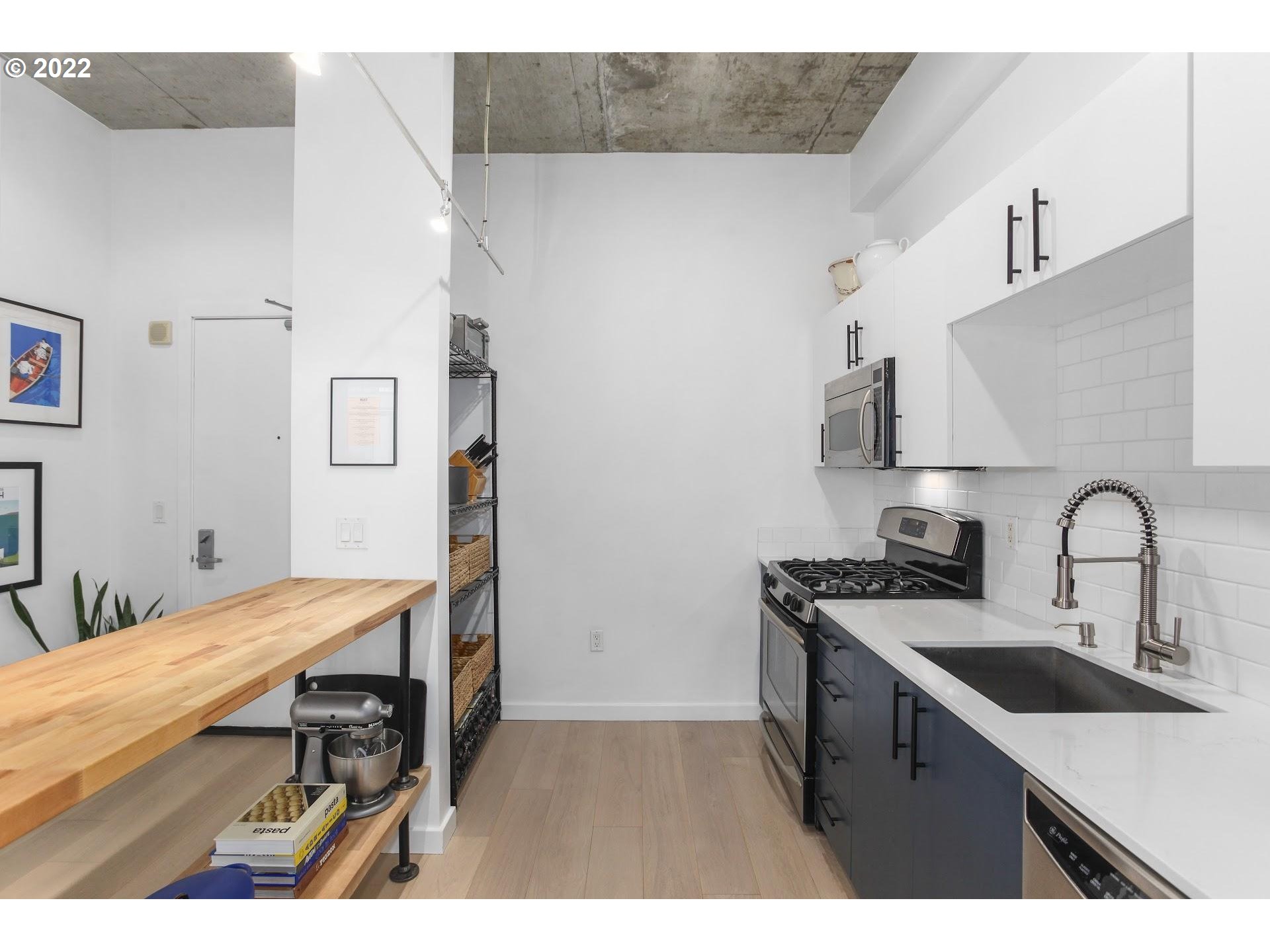 Photo #2: 22334078 Listing 