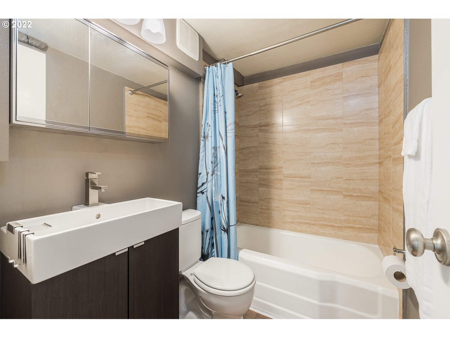 Photo #2: 22334640 Listing 