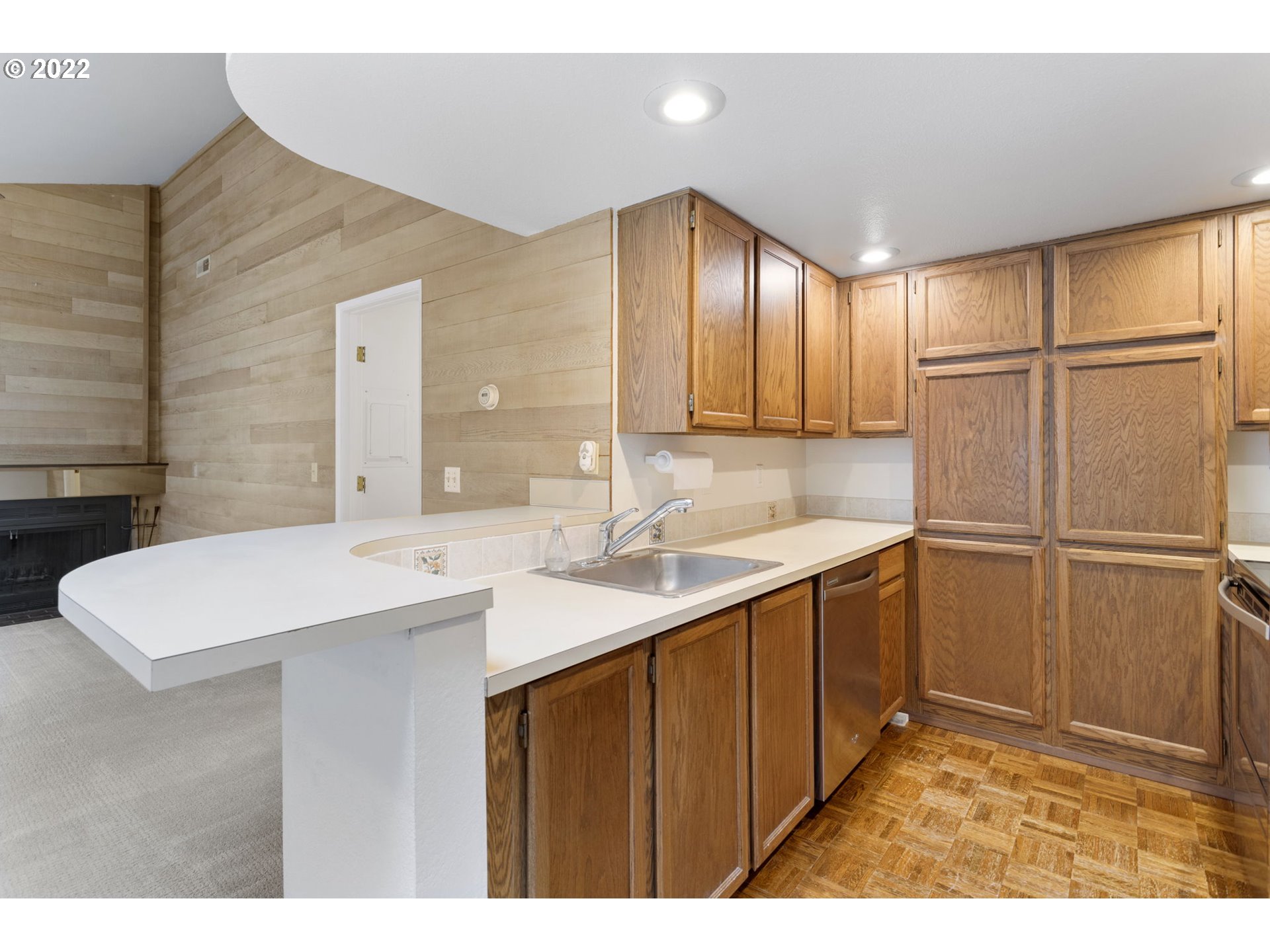Photo #6: 22340363 Listing 