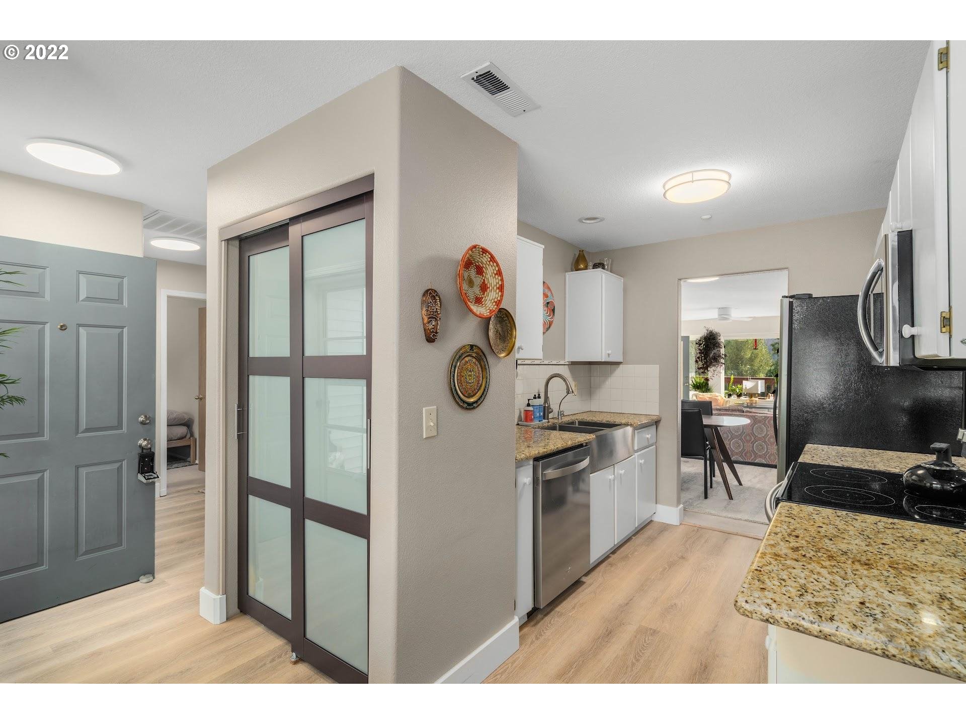 Photo #5: 22358172 Listing 