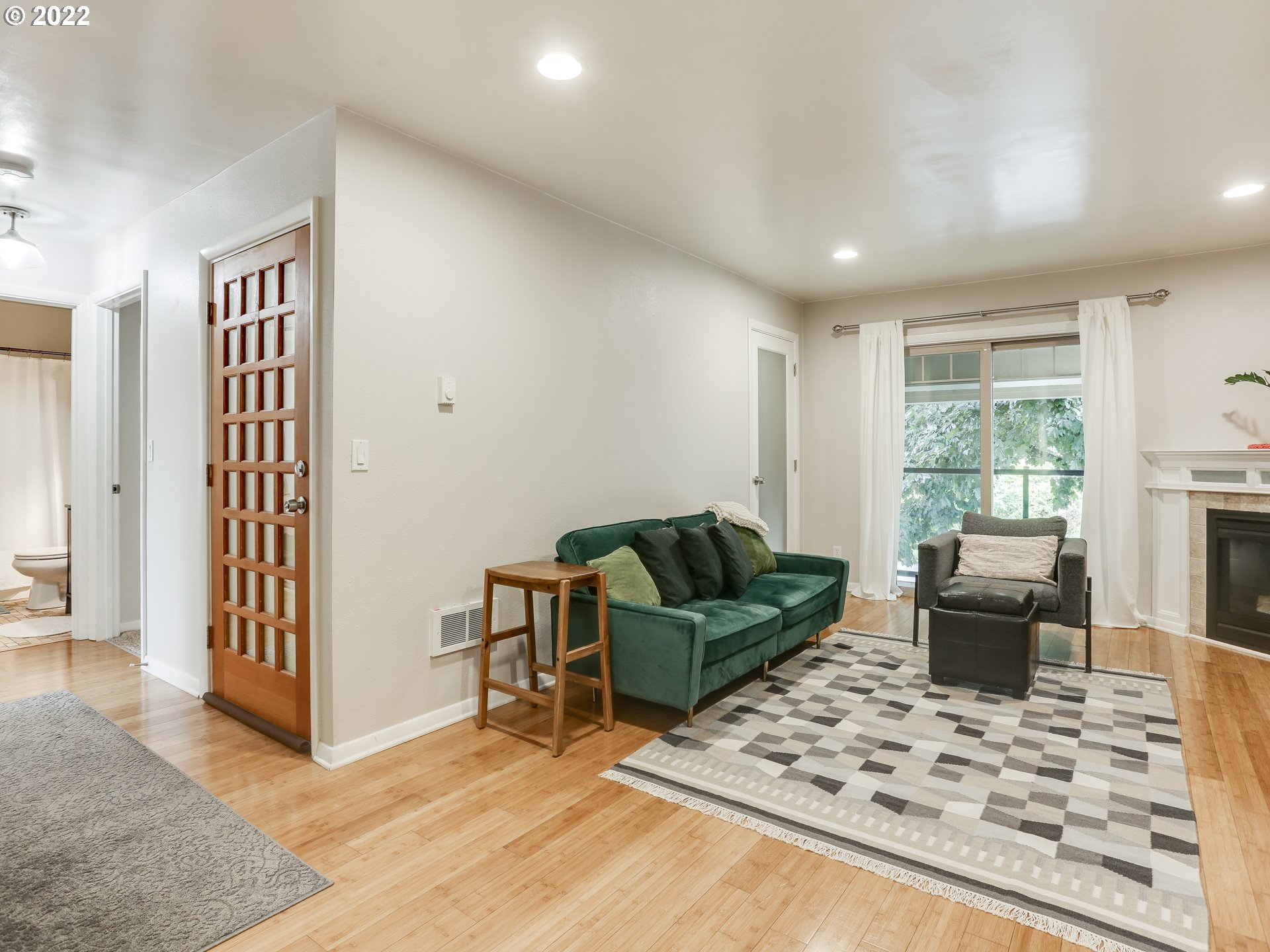 Photo #4: 22358830 Listing 