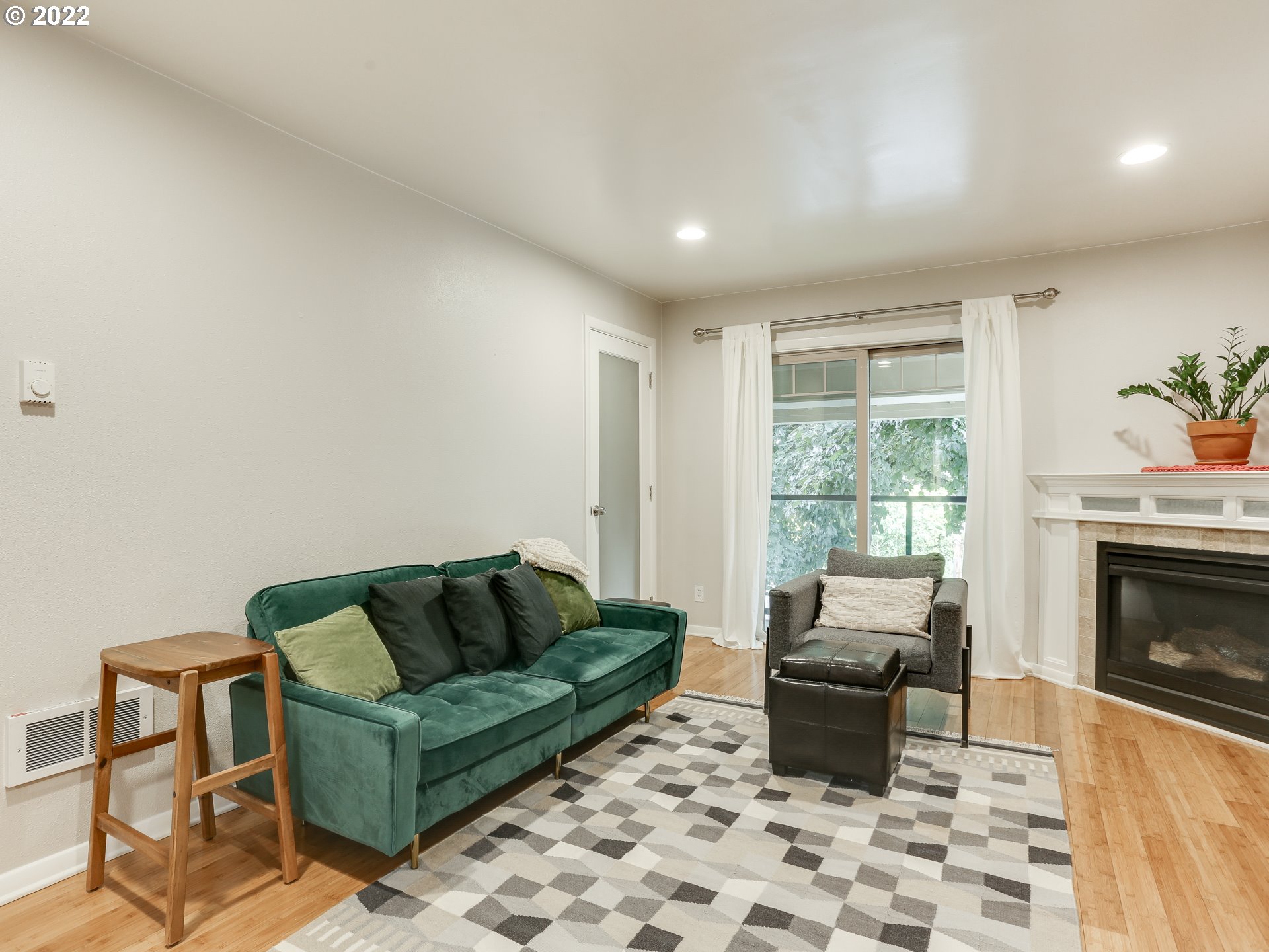 Photo #5: 22358830 Listing 