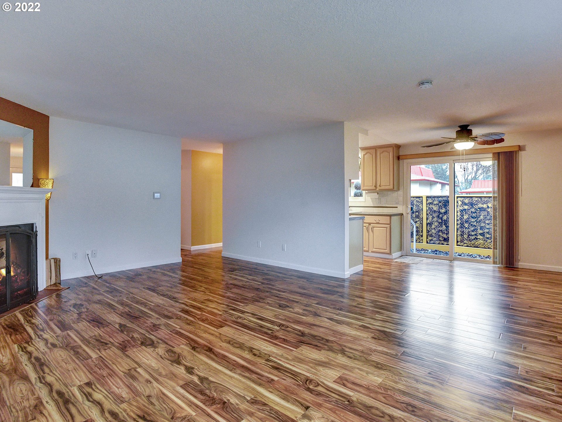 Photo #5: 22359600 Listing 