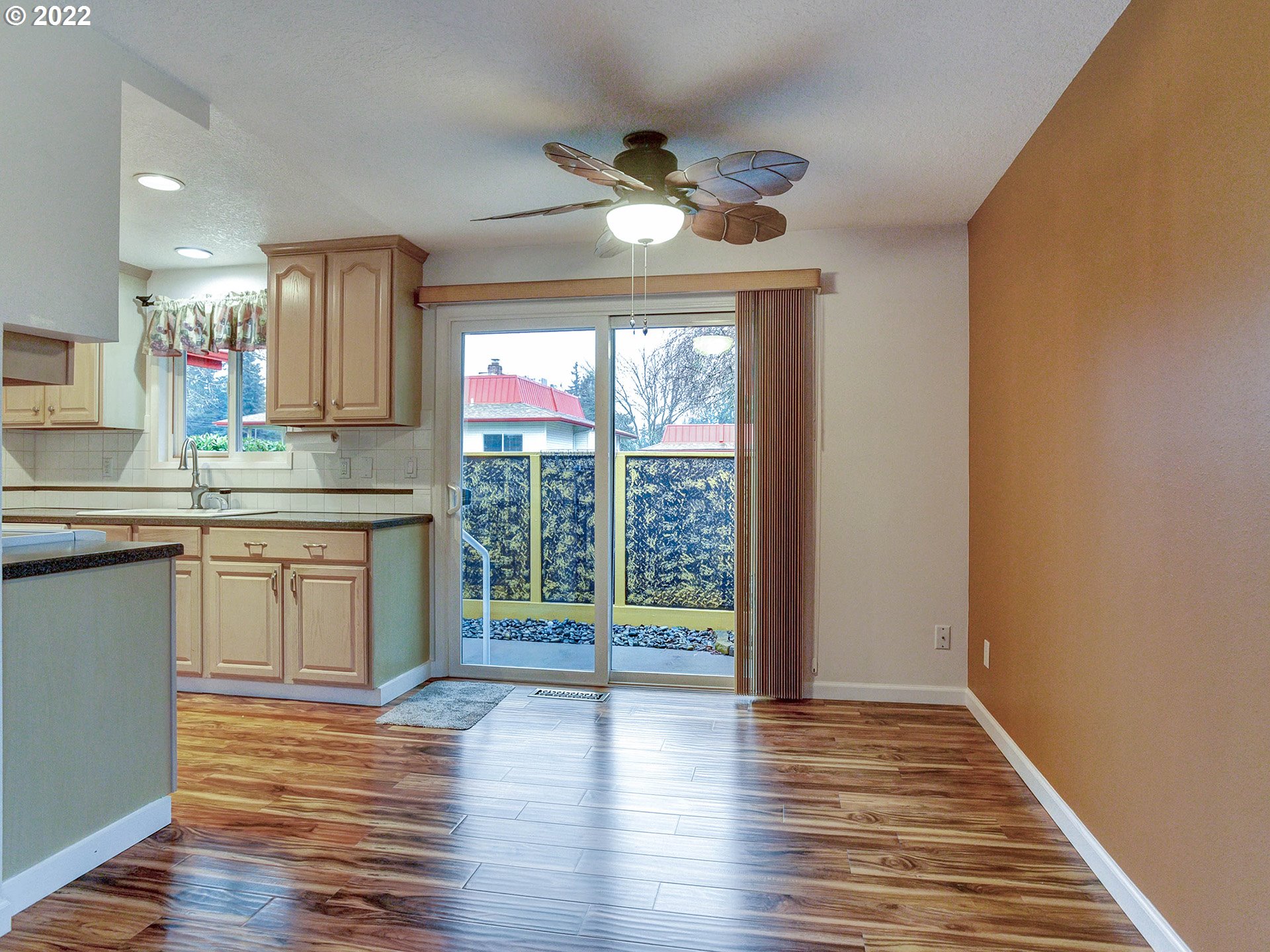 Photo #6: 22359600 Listing 