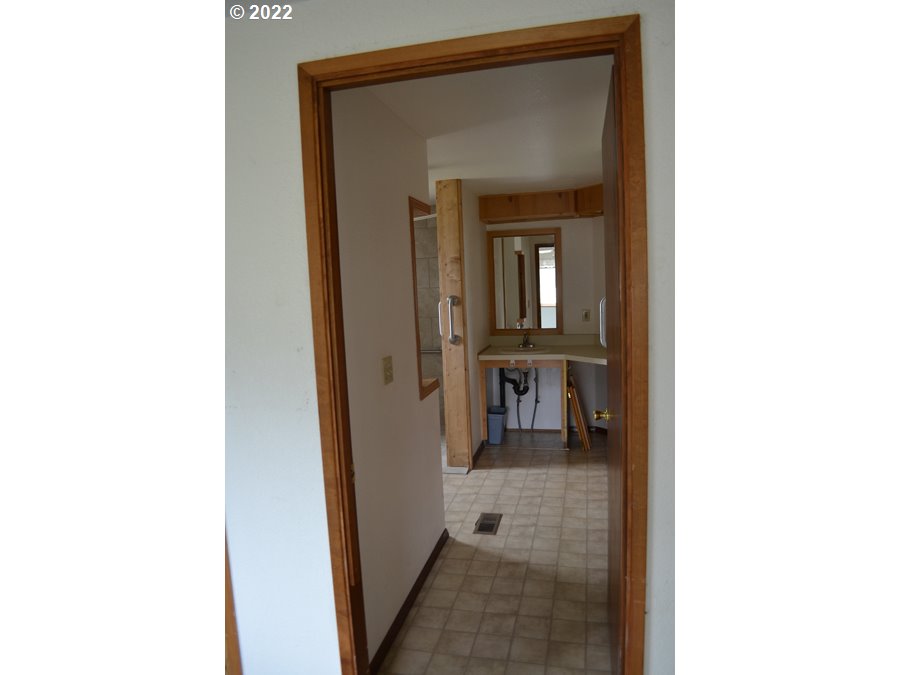 Bathroom-Walk in Shower