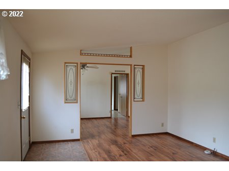 Living Room/Entrance