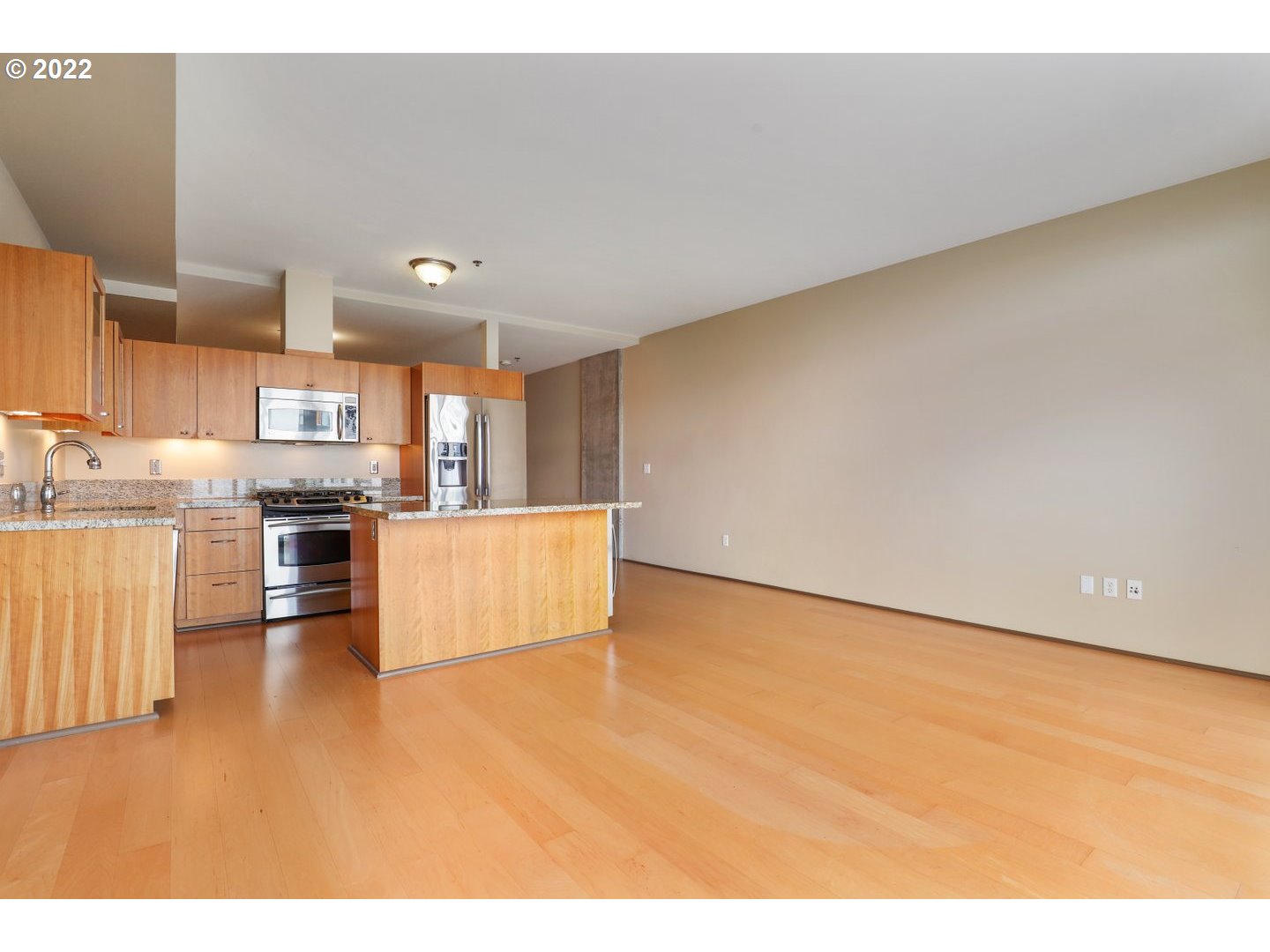 Photo #5: 22371990 Listing 