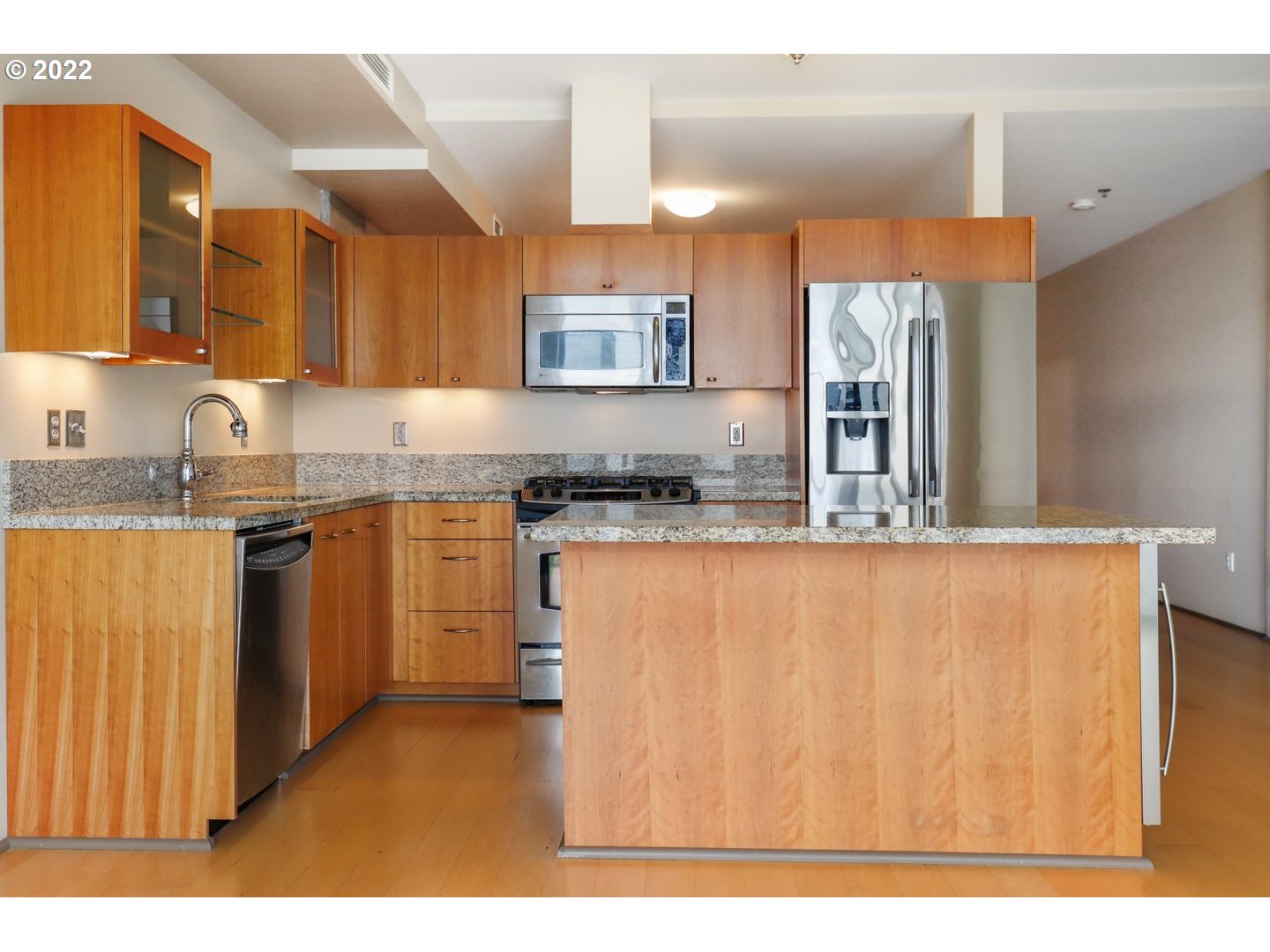 Photo #6: 22371990 Listing 