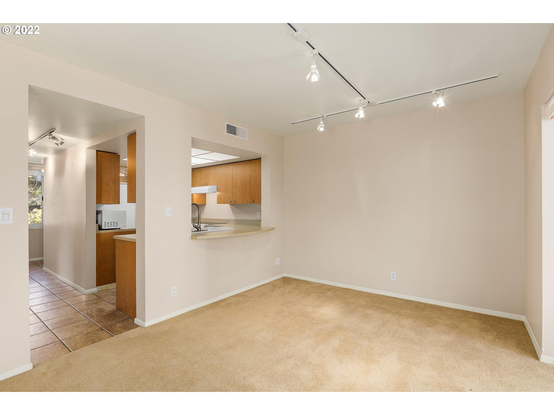 Photo #5: 22372329 Listing 