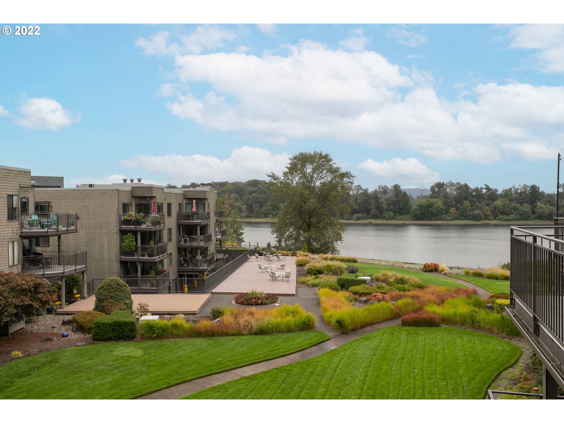 Photo #5: 22377842 Listing 