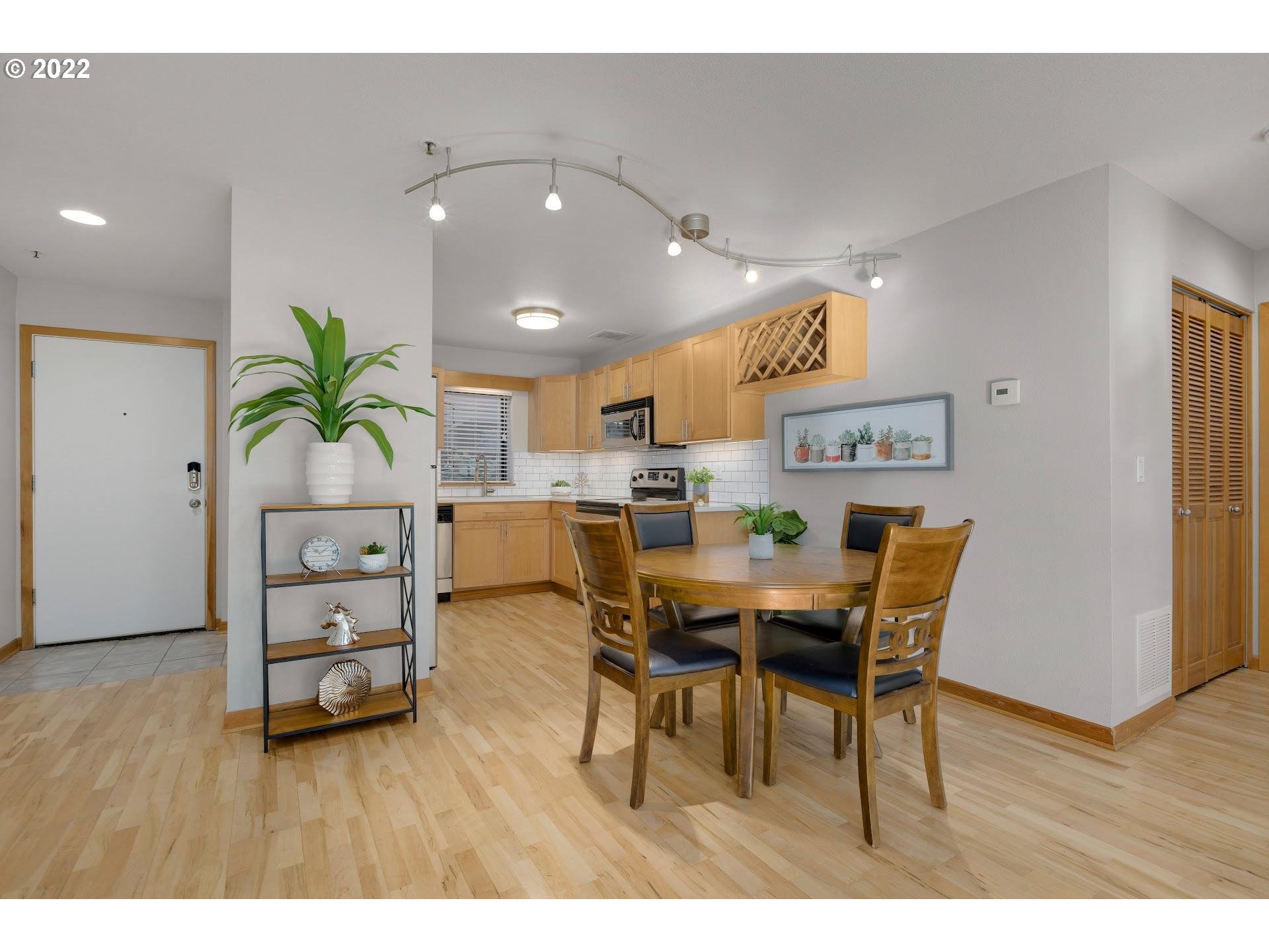 Photo #2: 22378349 Listing 