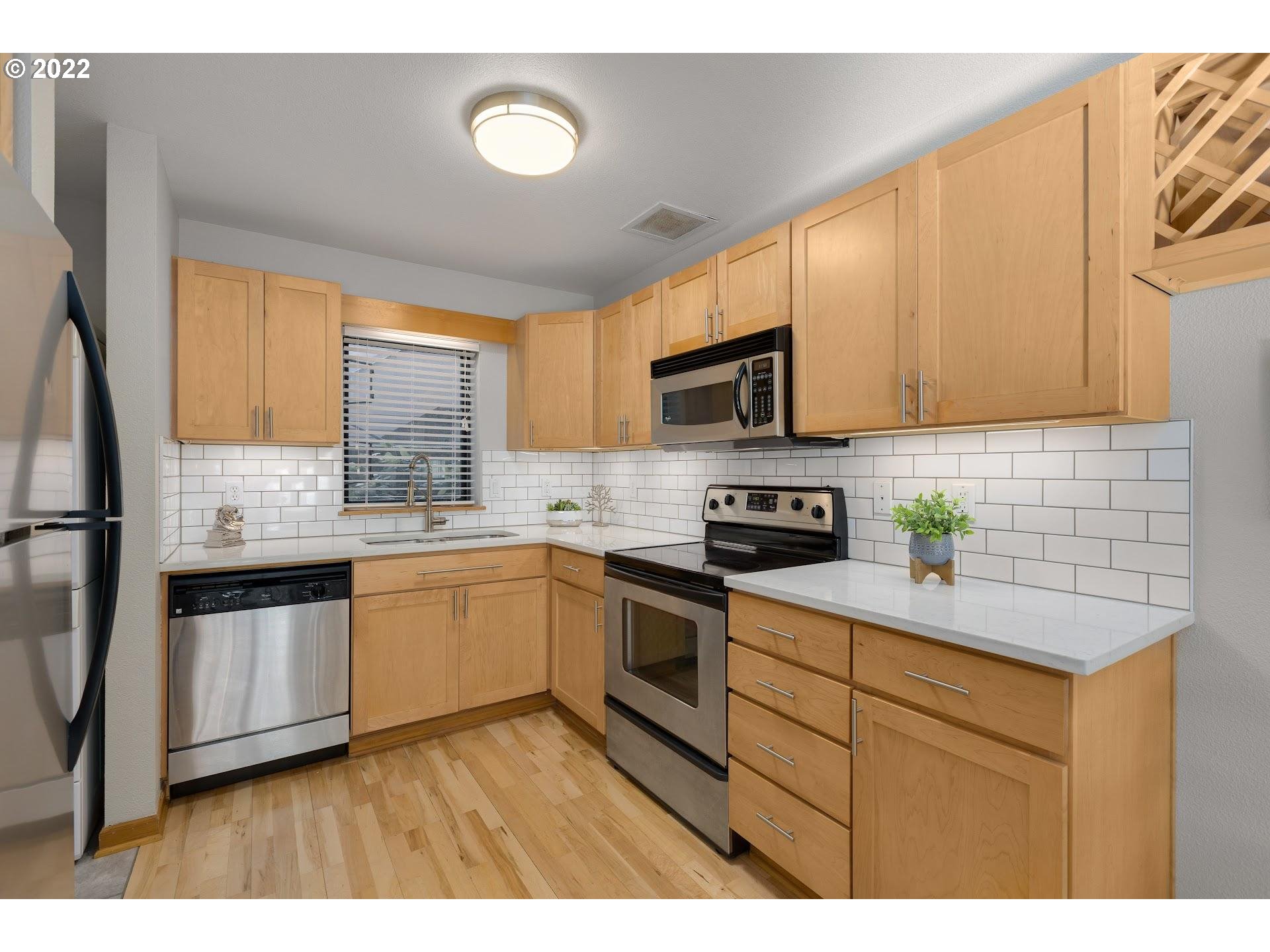 Photo #5: 22378349 Listing 