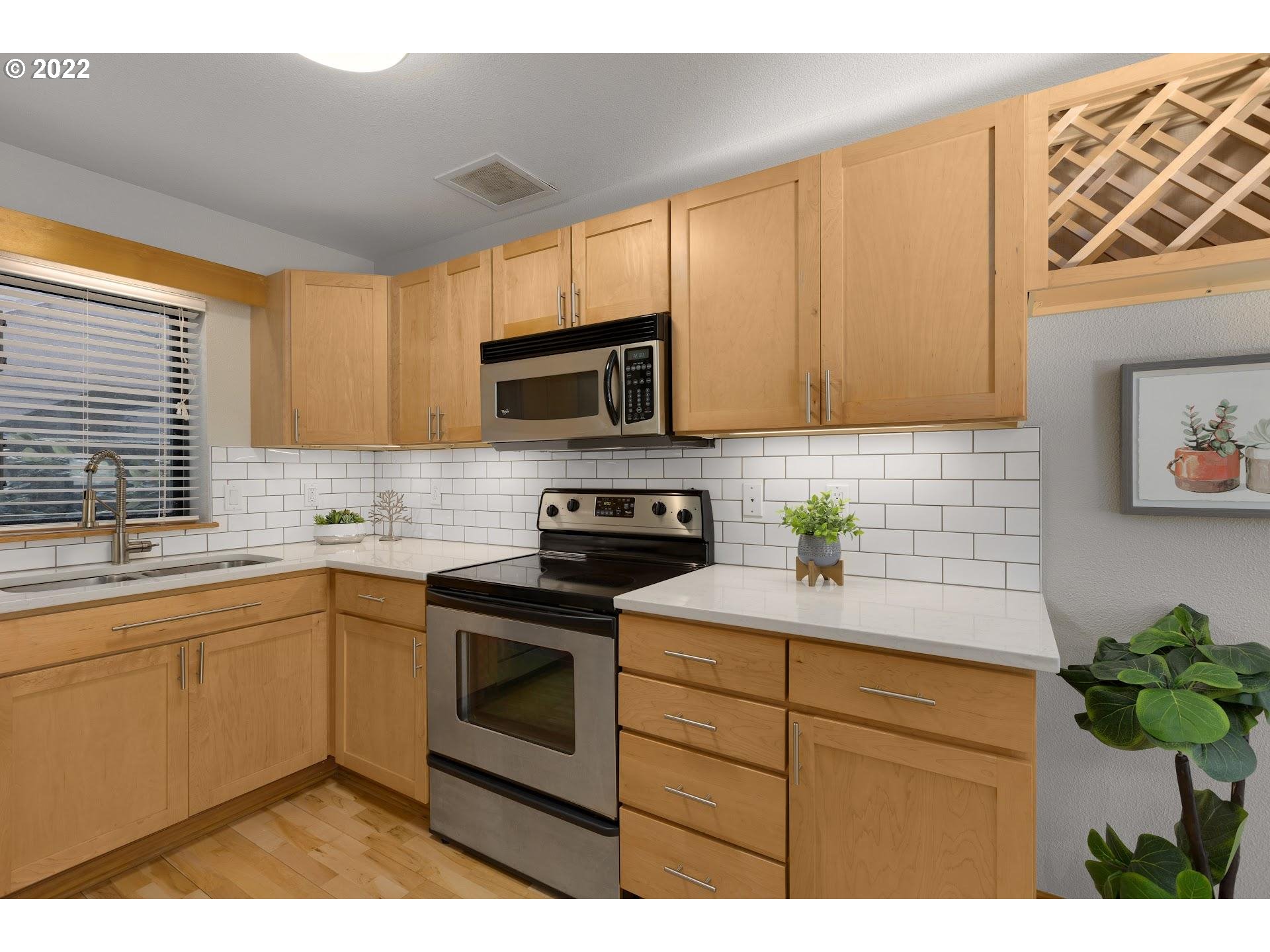 Photo #6: 22378349 Listing 