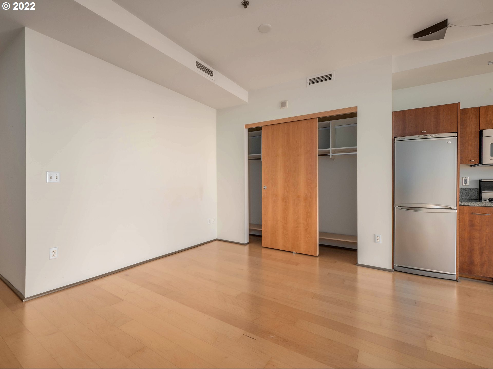 Photo #3: 22382766 Listing 
