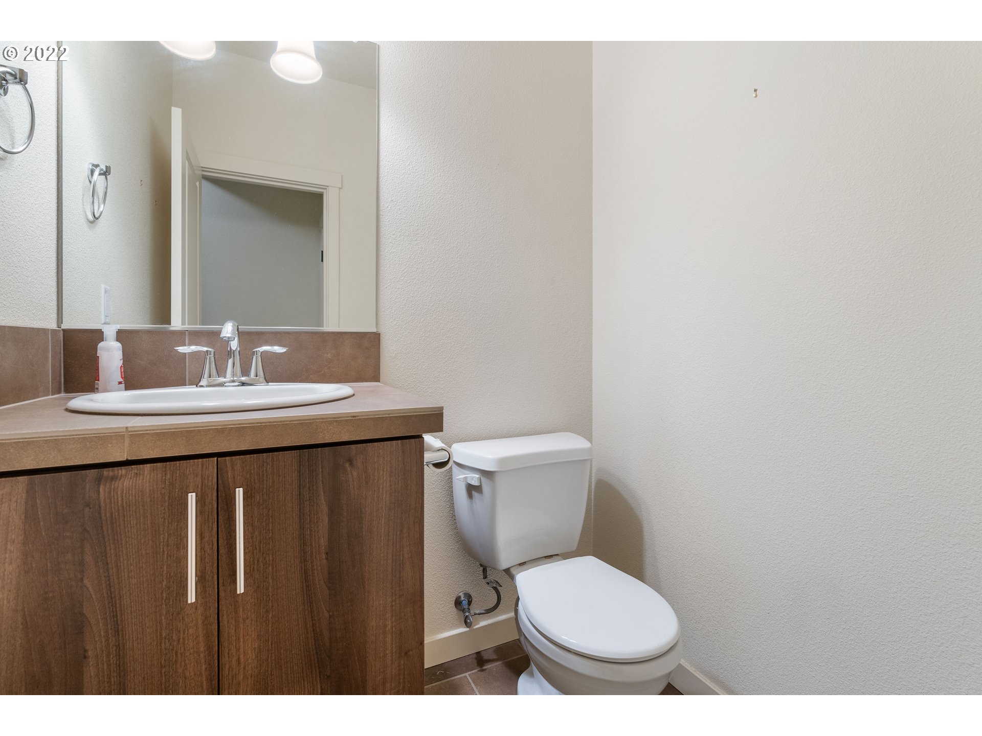 Photo #4: 22384466 Listing 