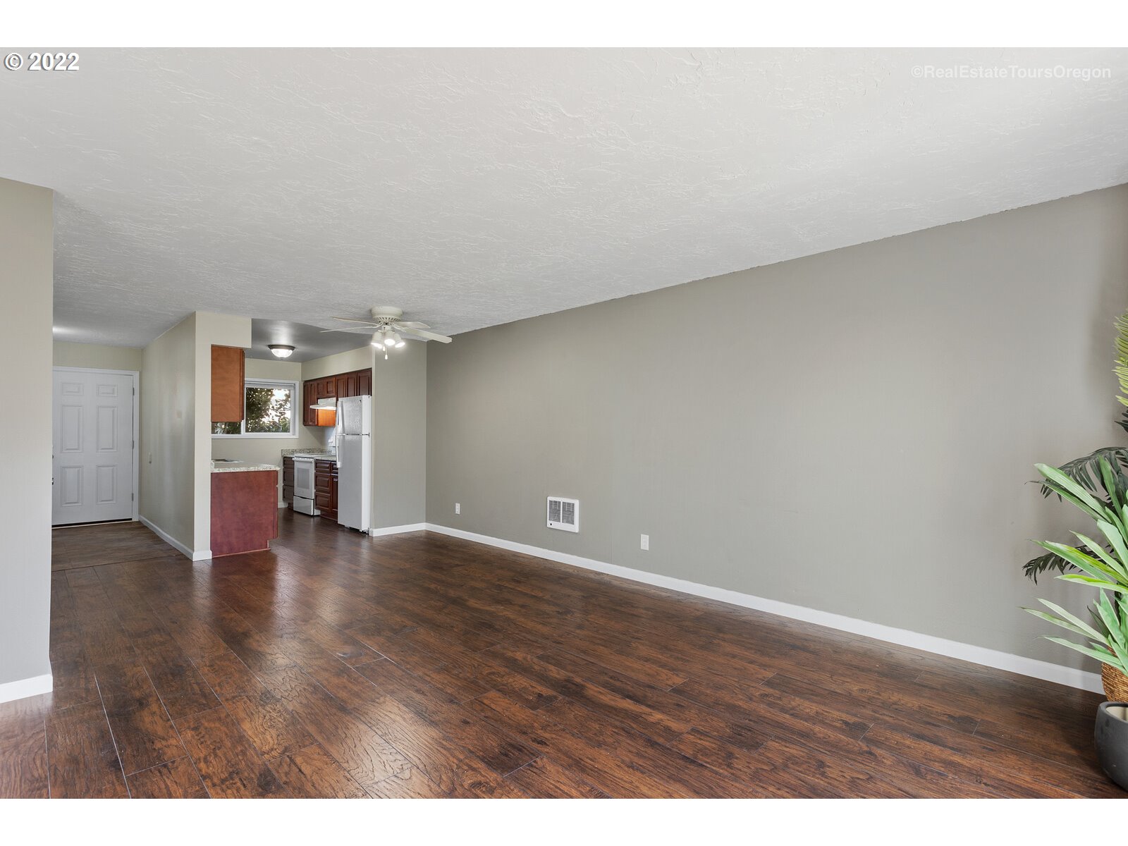 Photo #4: 22392546 Listing 