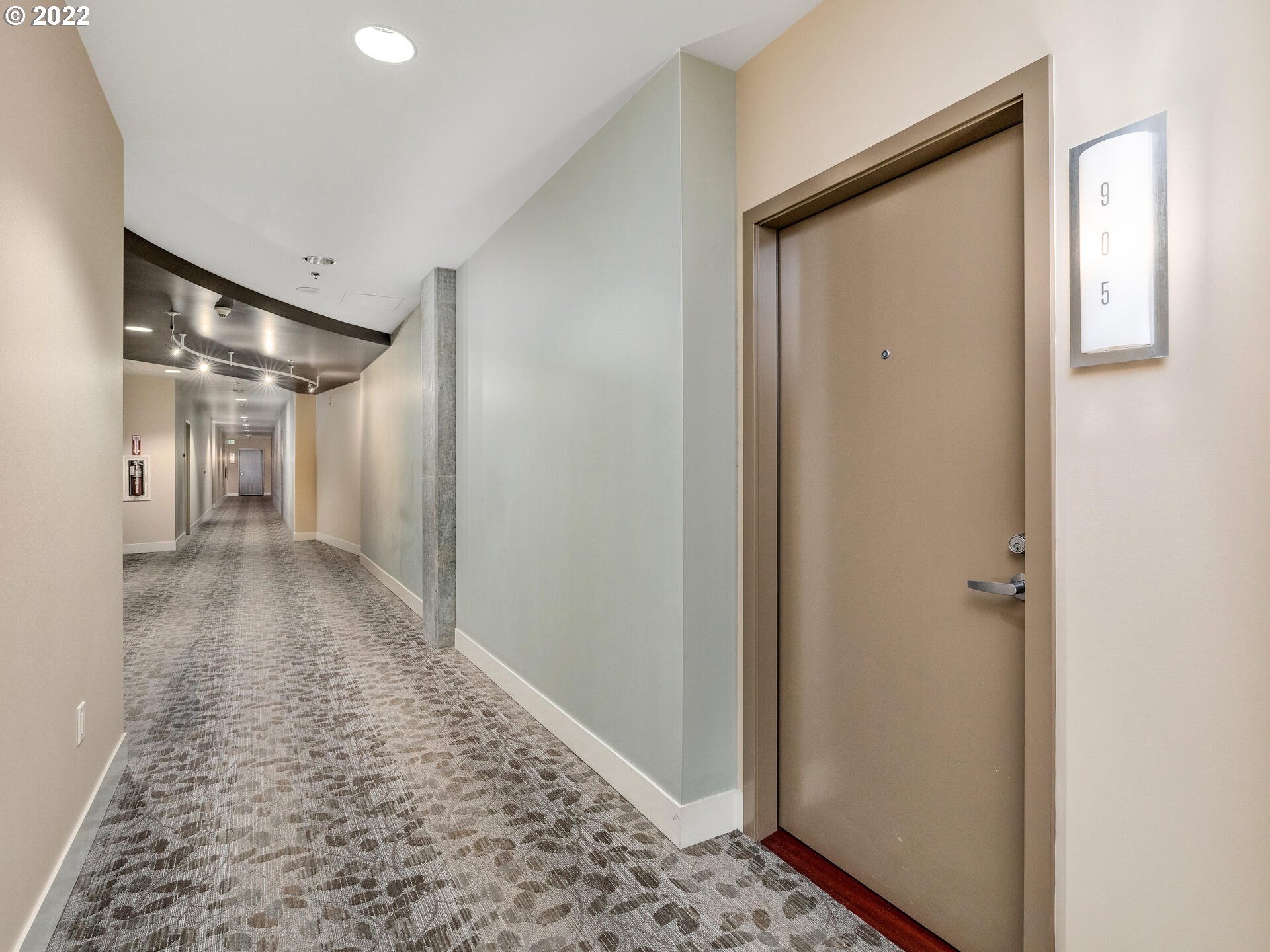 Photo #6: 22392663 Listing 