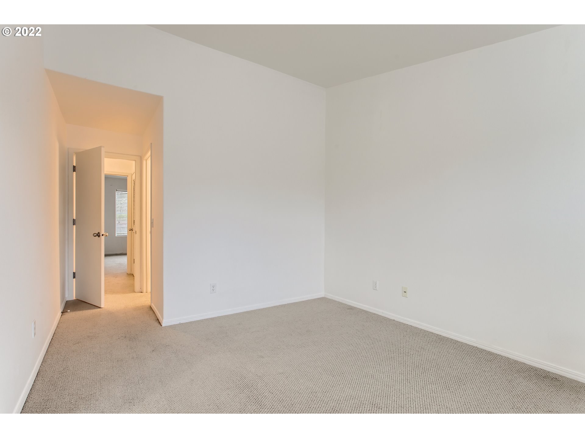 Photo #3: 22394815 Listing 