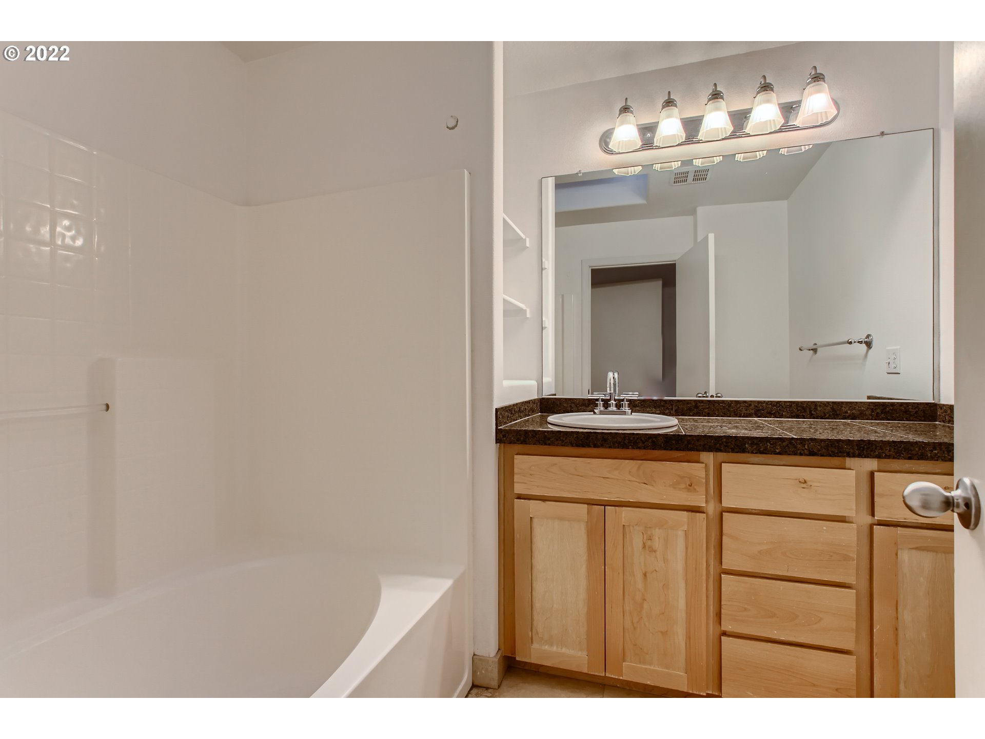 Photo #4: 22394815 Listing 