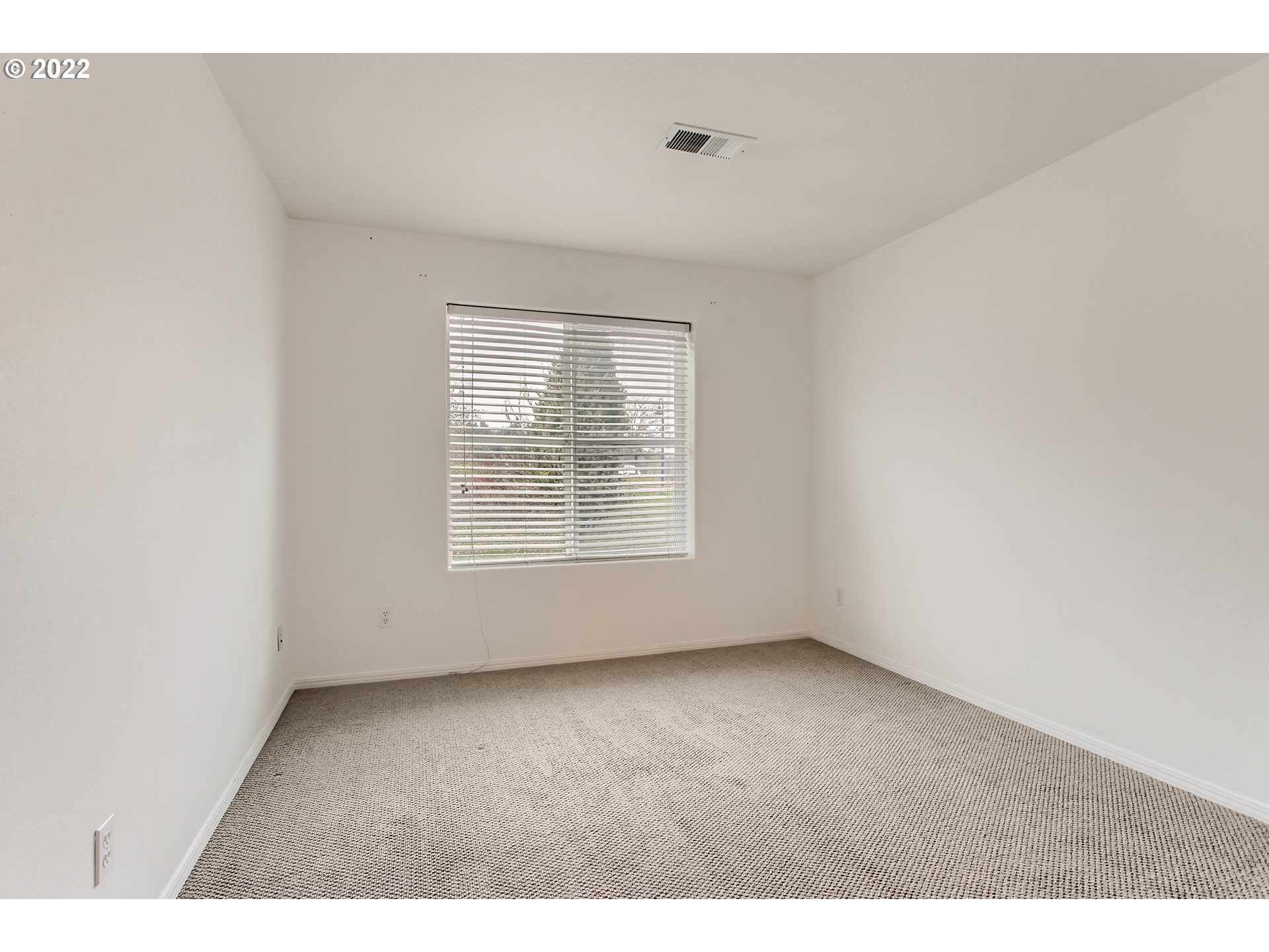 Photo #5: 22394815 Listing 