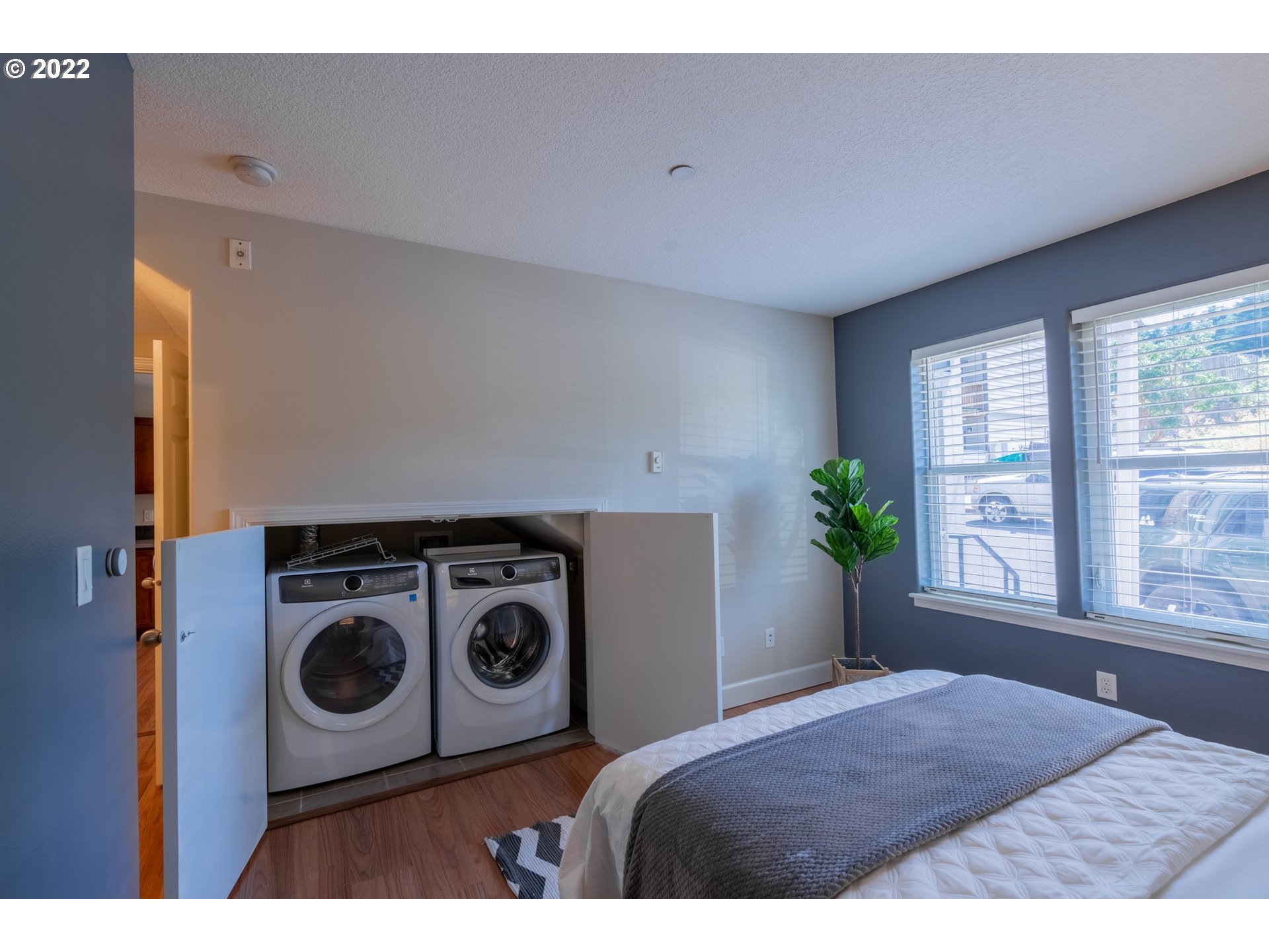 Photo #6: 22396431 Listing 