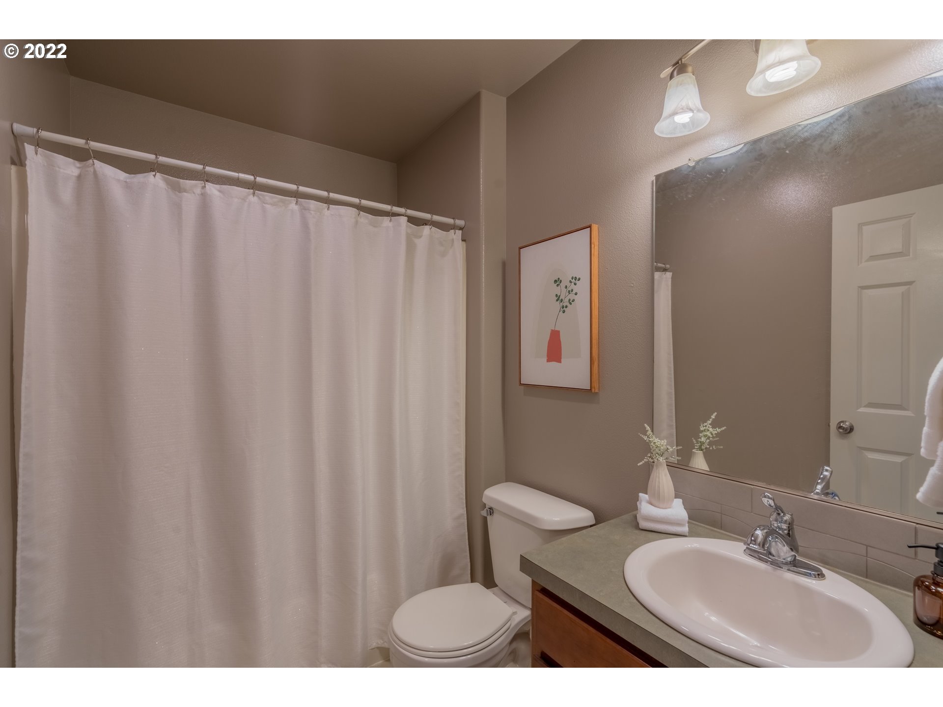 Photo #3: 22396431 Listing 