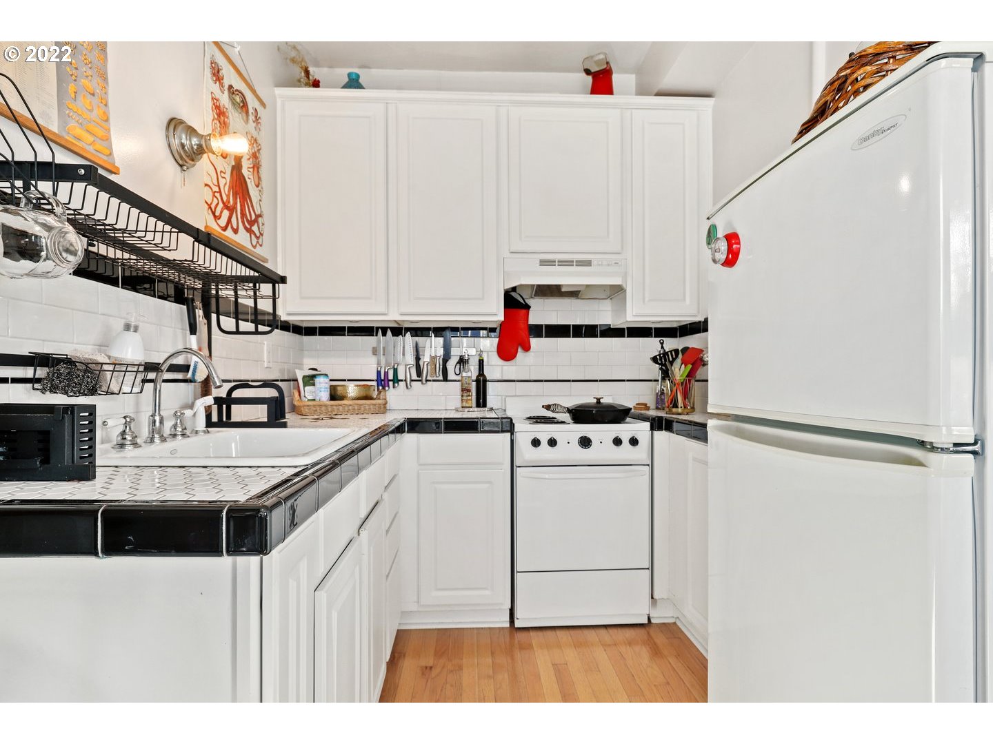 Photo #2: 22399289 Listing 