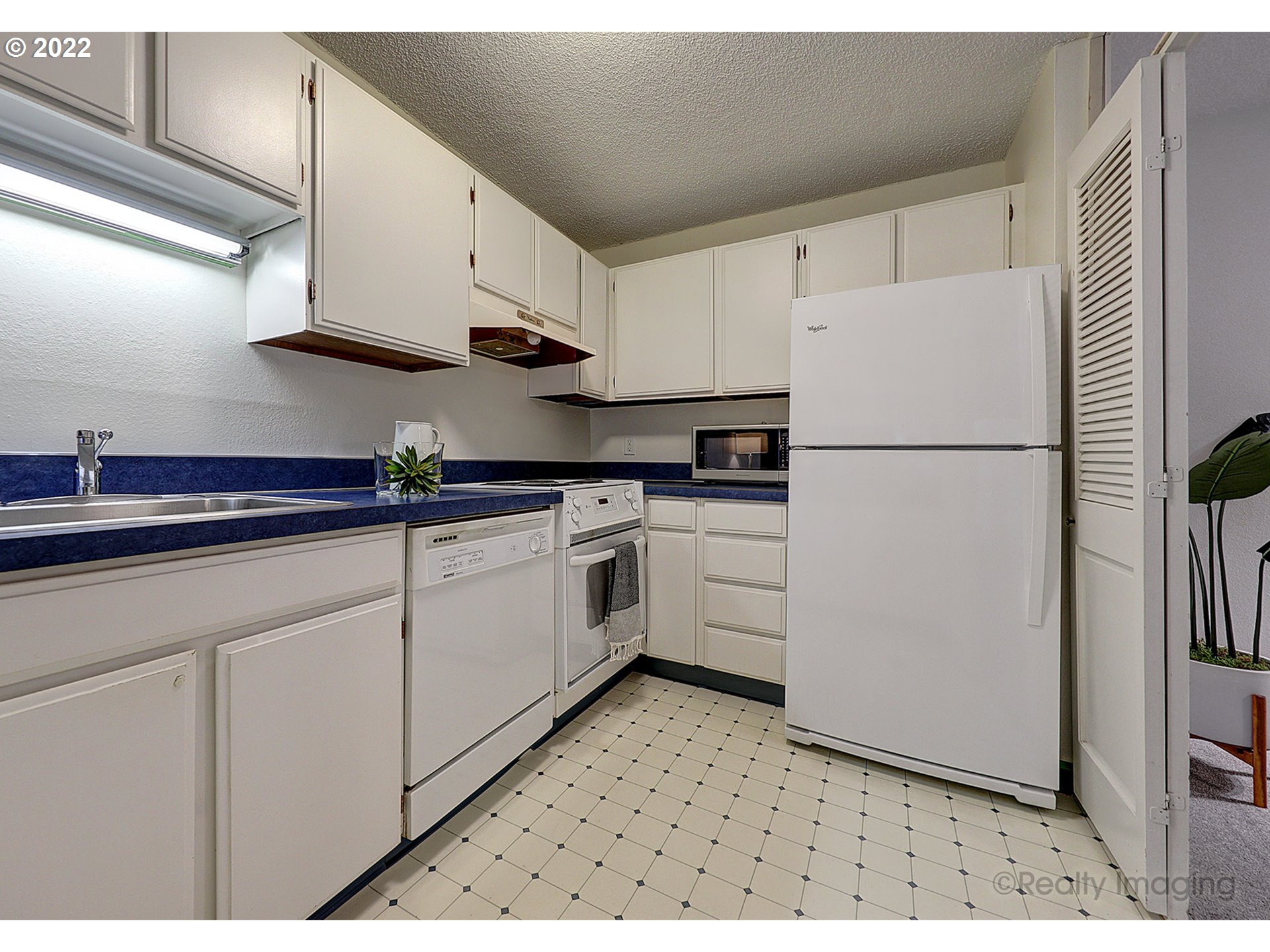 Photo #5: 22399447 Listing 