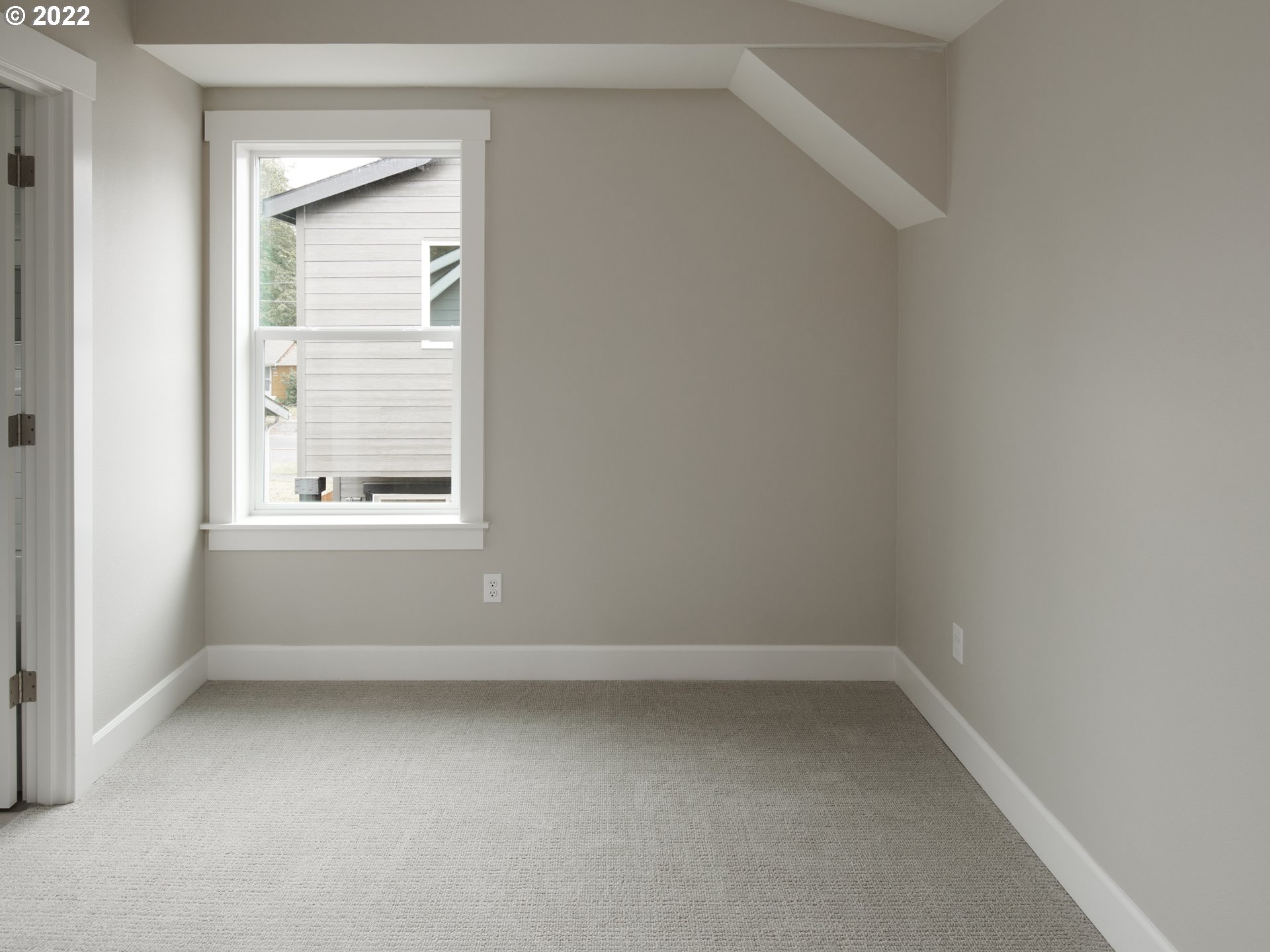 Photo #2: 22403772 Listing 