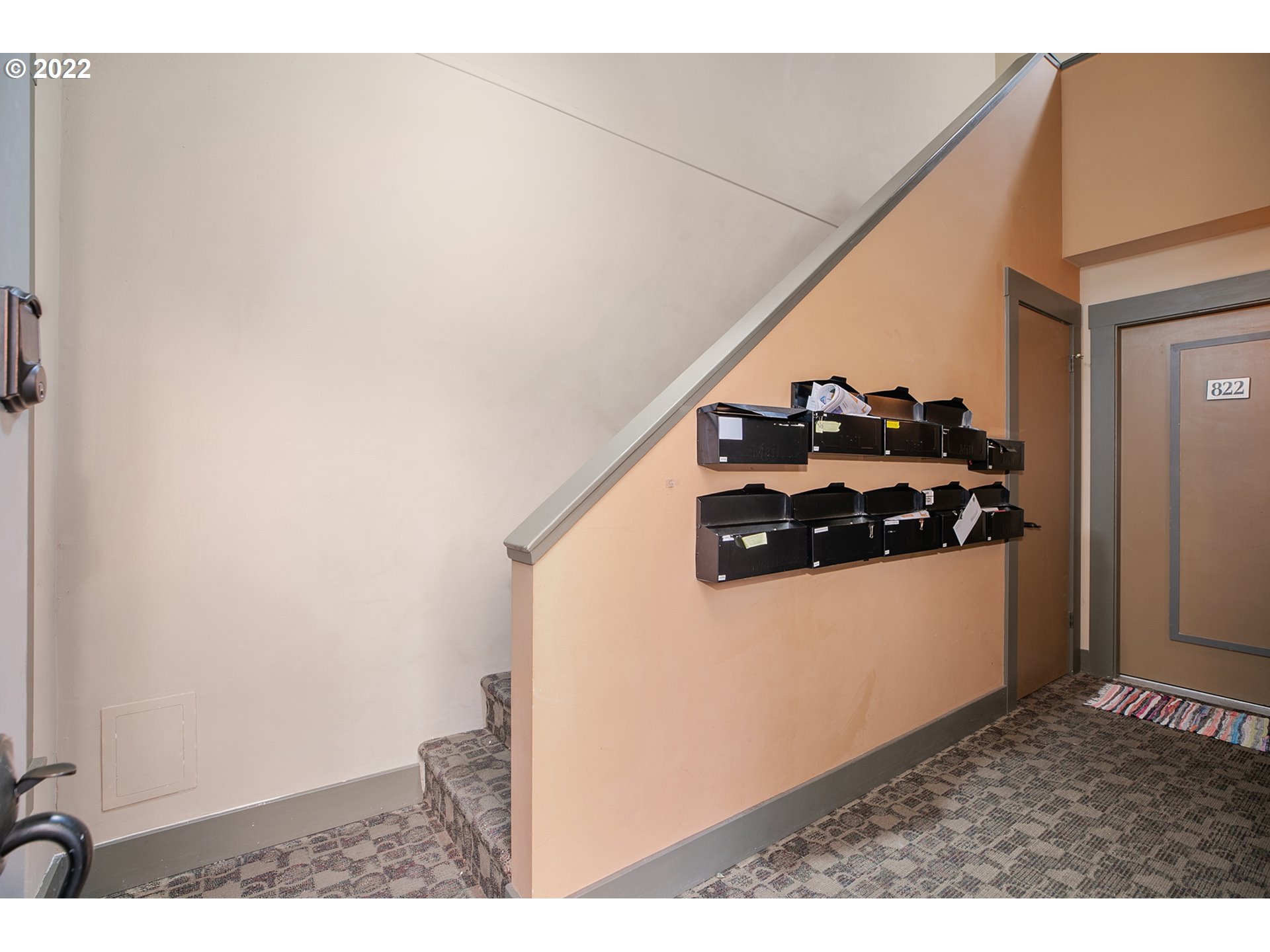 Photo #6: 22404455 Listing 