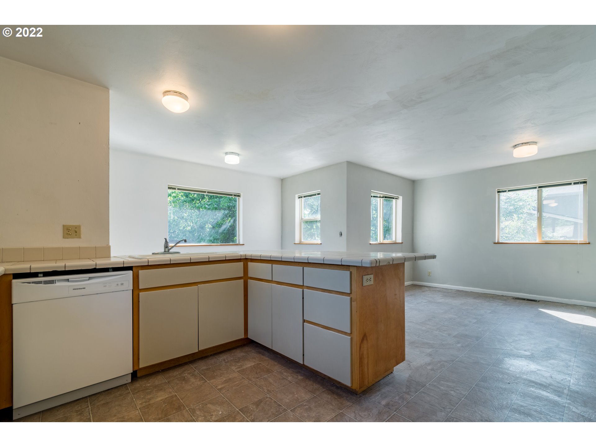1170 E 24th Ave AVE