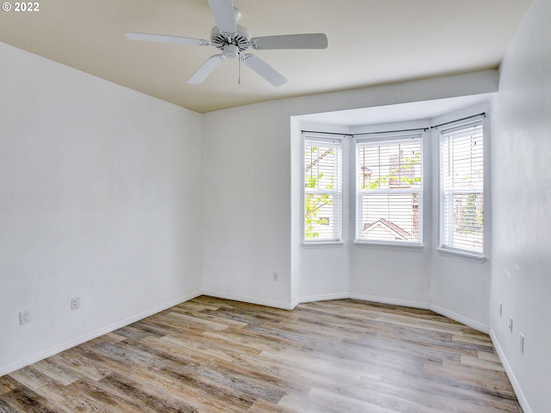 Photo #4: 22406973 Listing 