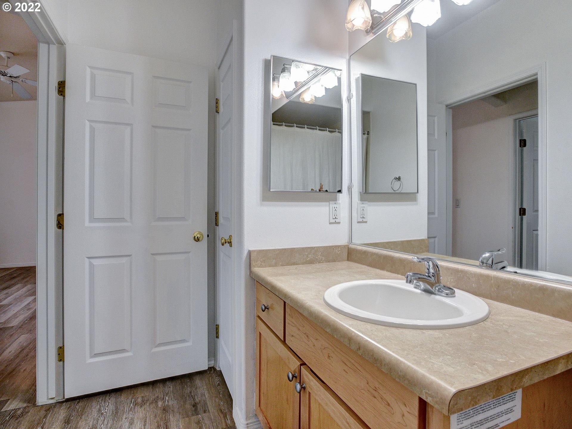 Photo #2: 22406973 Listing 