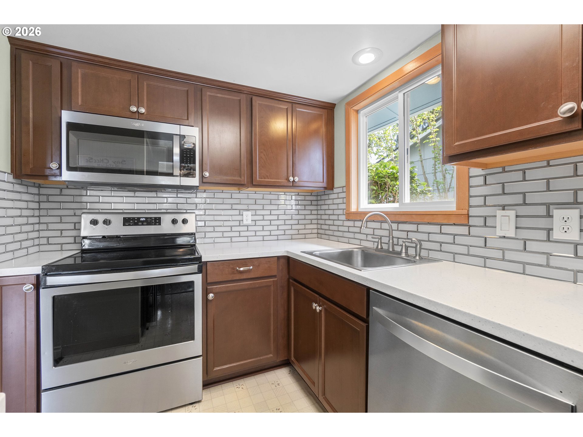 1070 ASTOR WAY, Woodburn, OR, 97071