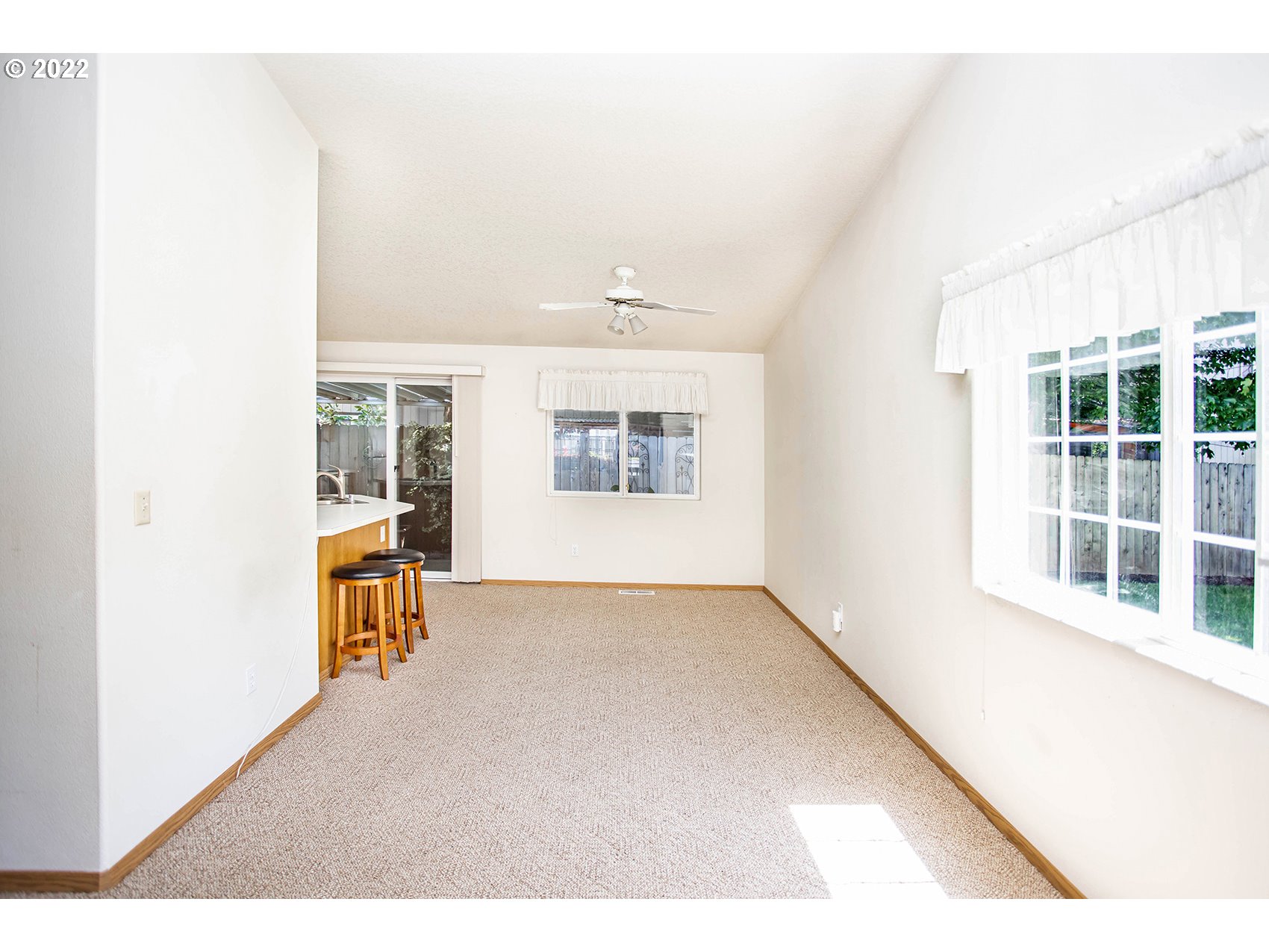 Photo #5: 22410420 Listing 