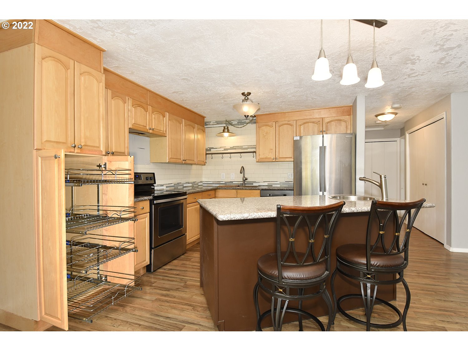 Photo #5: 22413001 Listing 