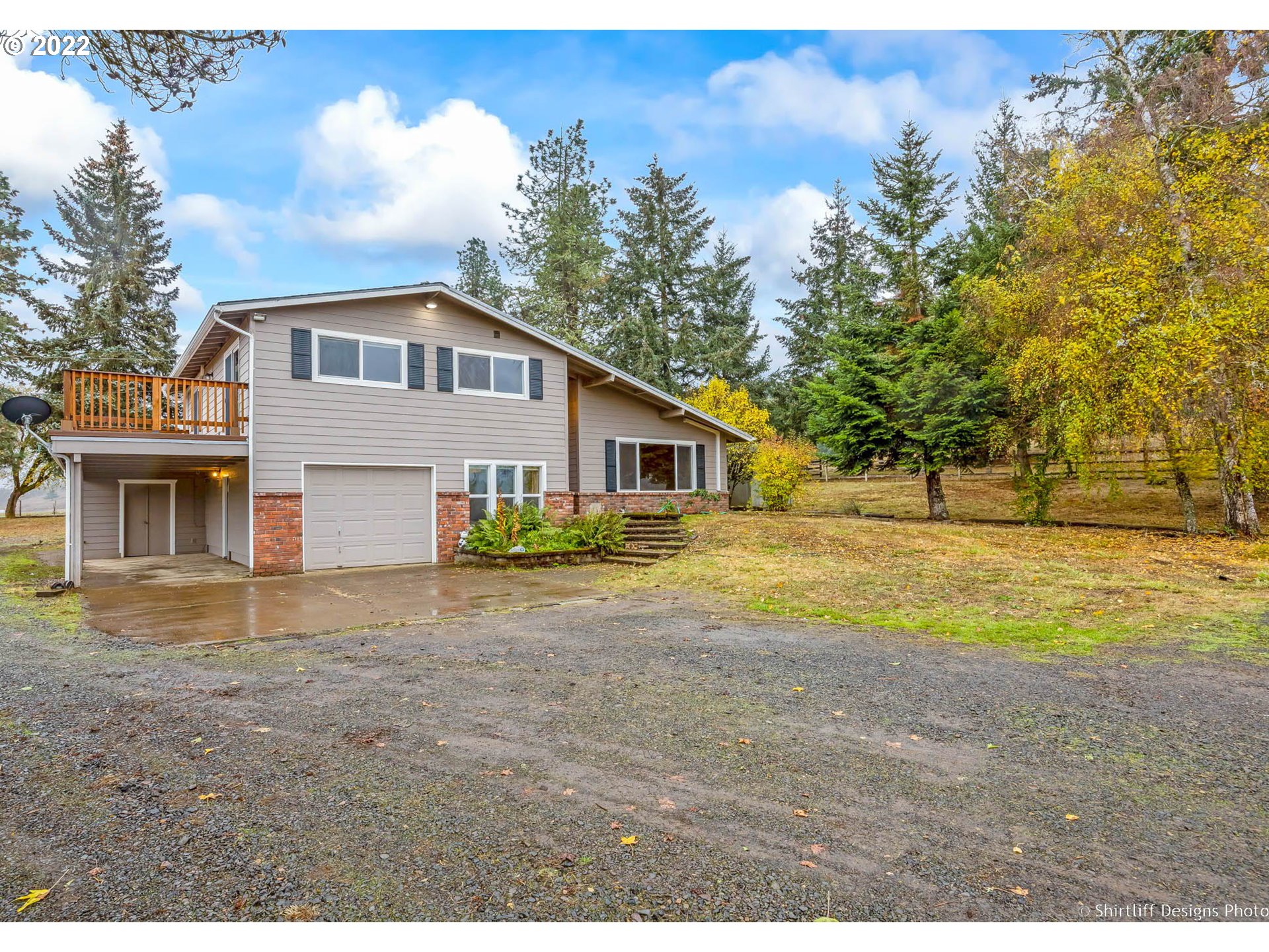 28100 GIMPL HILL RD Eugene, Oregon Located in beautiful Willamette Valley this country home is surrounded by natural beauty and just minutes from town with an extraordinary kitchen with quartz countertops, a large island, and an eat-in nook with a gas fireplace SS appliances. A fully finished lower level with a full bath and separate entrance could be great for short-term rental. The primary suite opens to a large deck with unforgettable views. Outside you will find a 2 Stall barn with plenty of pasture for your farm animals!
