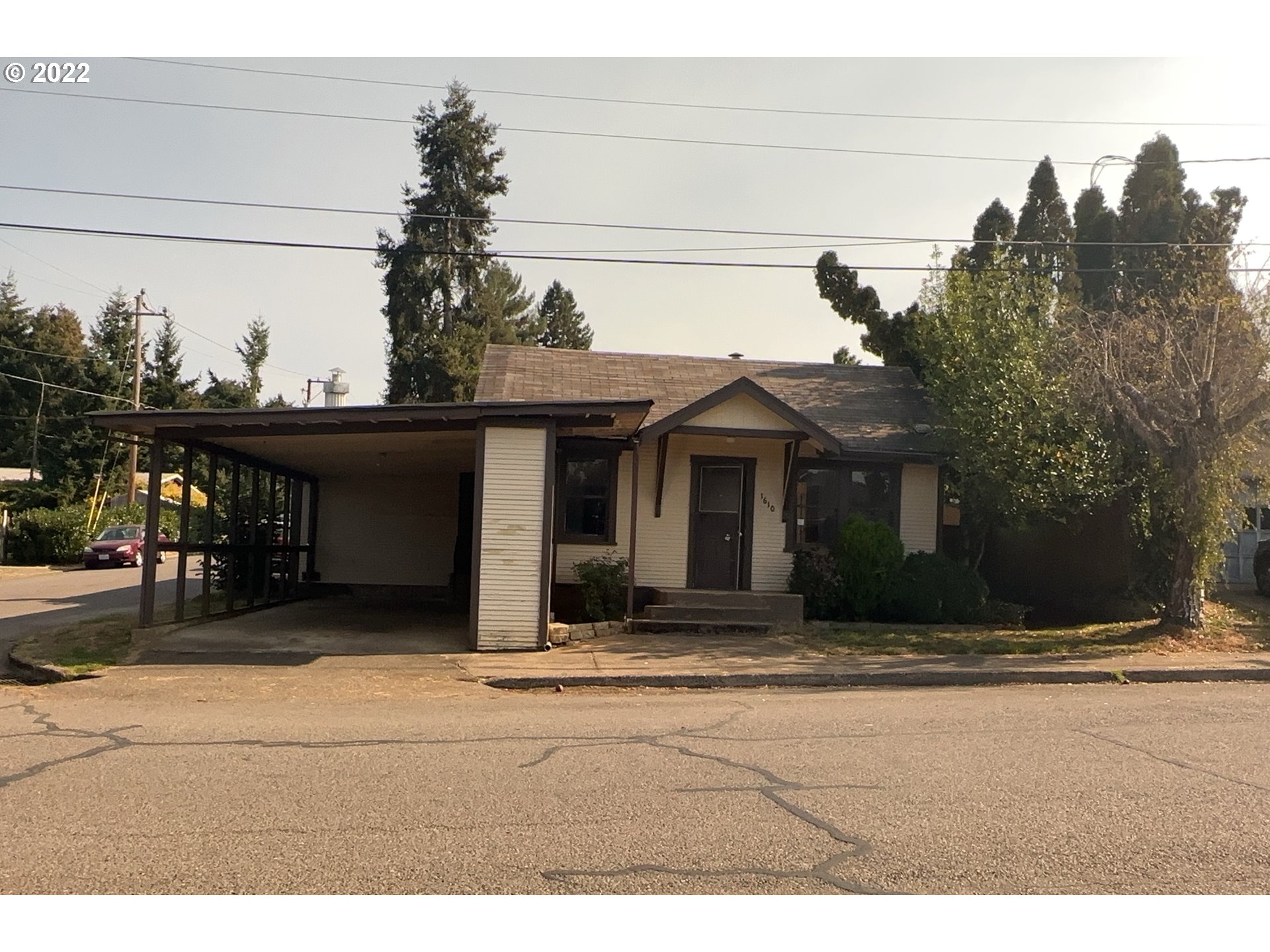 Investor Alert! 1-level home on corner lot. Lots of sq. footage for the money. Fenced backyard. Large carport. Close to Harrison Elementary and the Pool/Aquatic Center.
