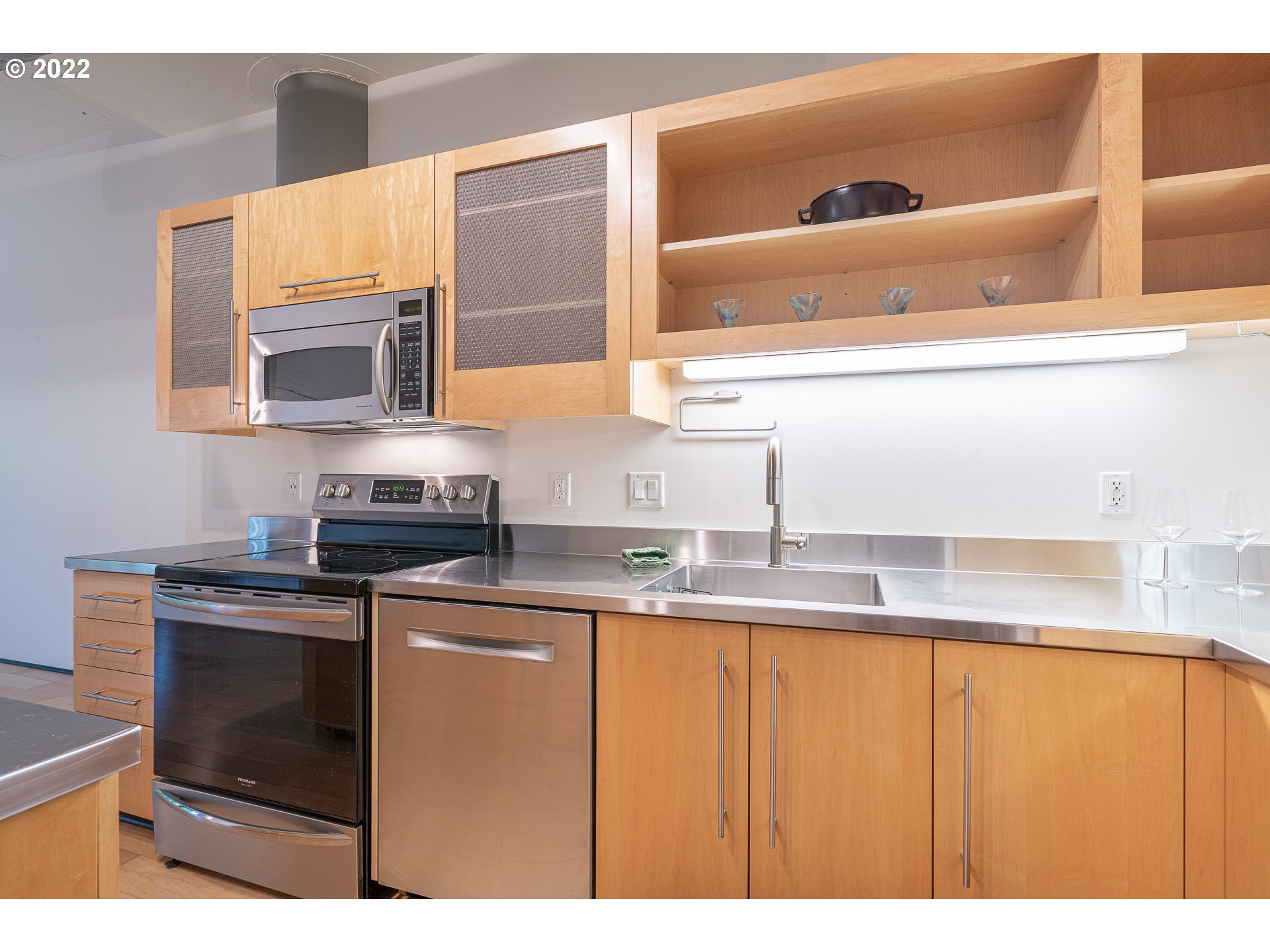 Photo #5: 22418335 Listing 