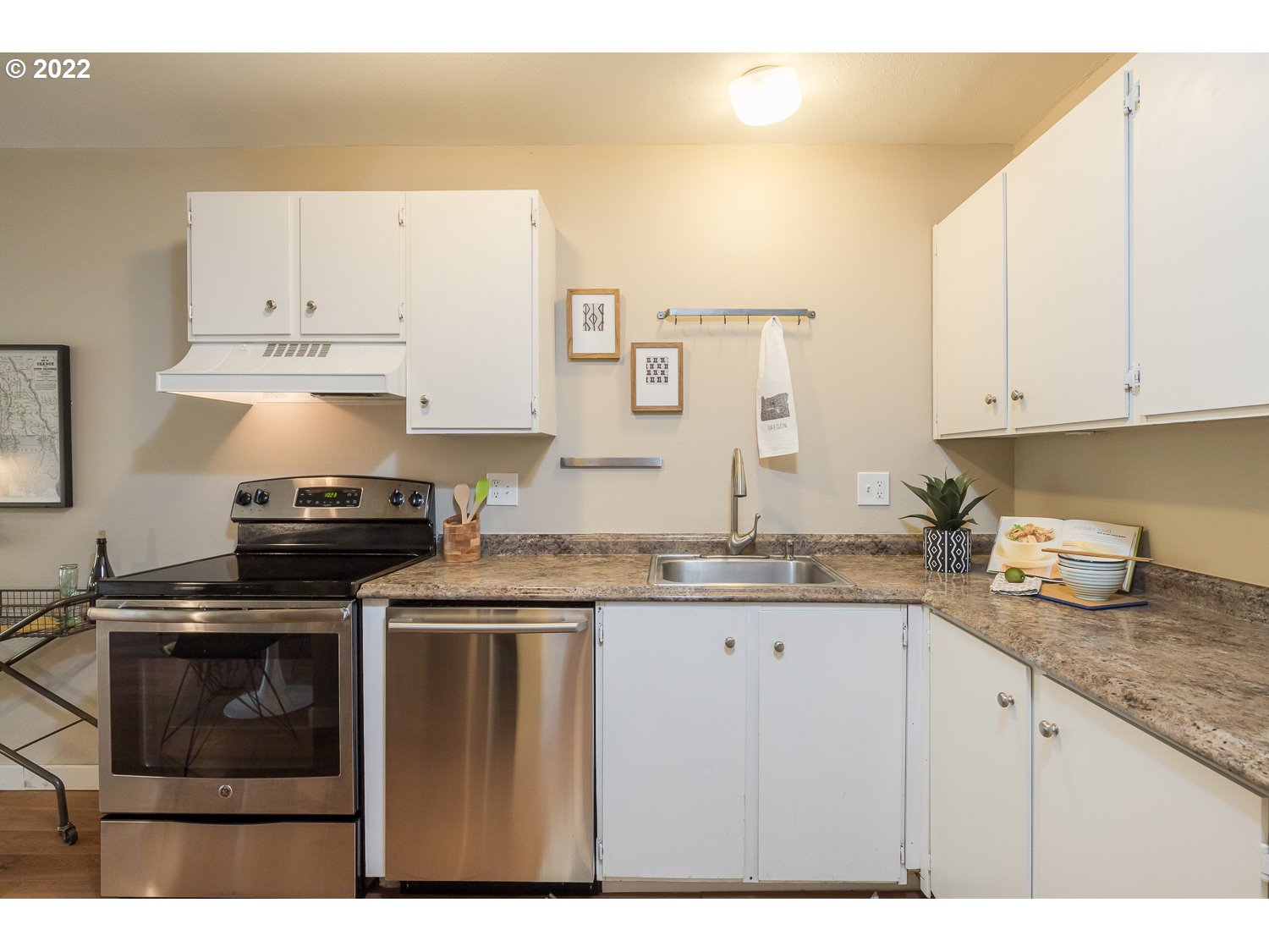 Photo #6: 22419301 Listing 